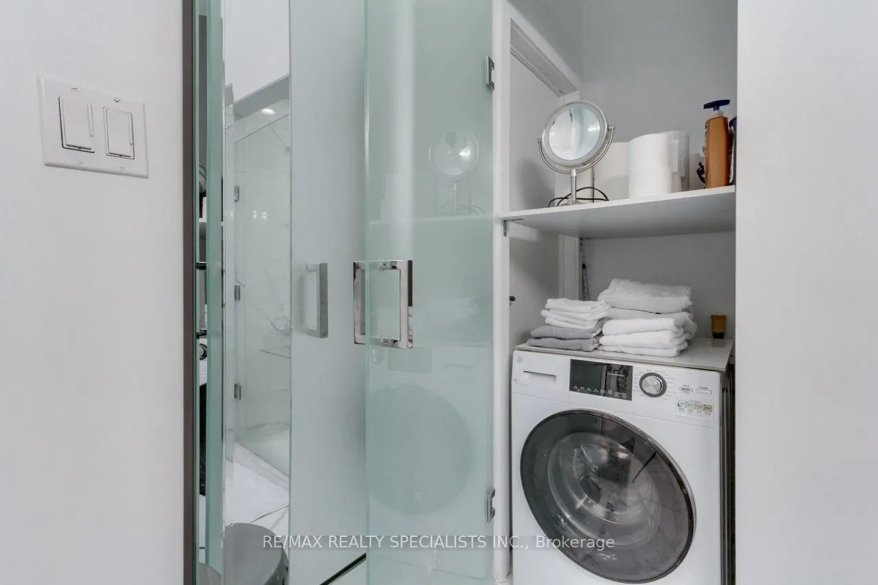 1842 Queen Street E, #204