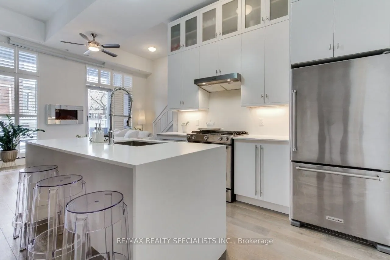 1842 Queen Street E, #204