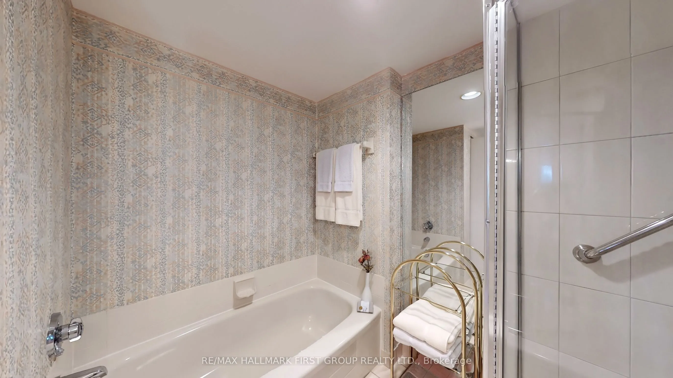 1890 Valley Farm Road, #508
