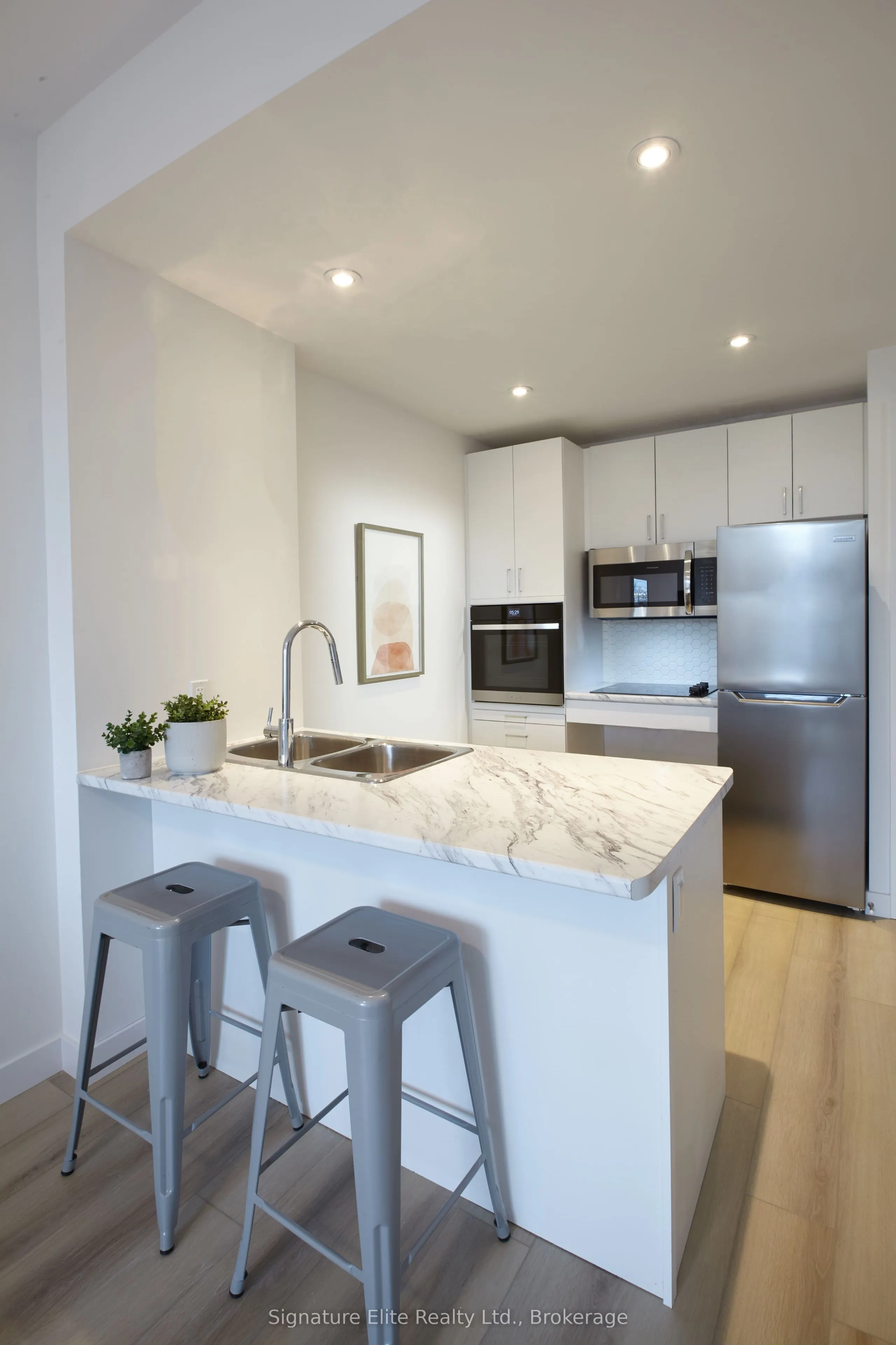 2382 Kingston Road, #607