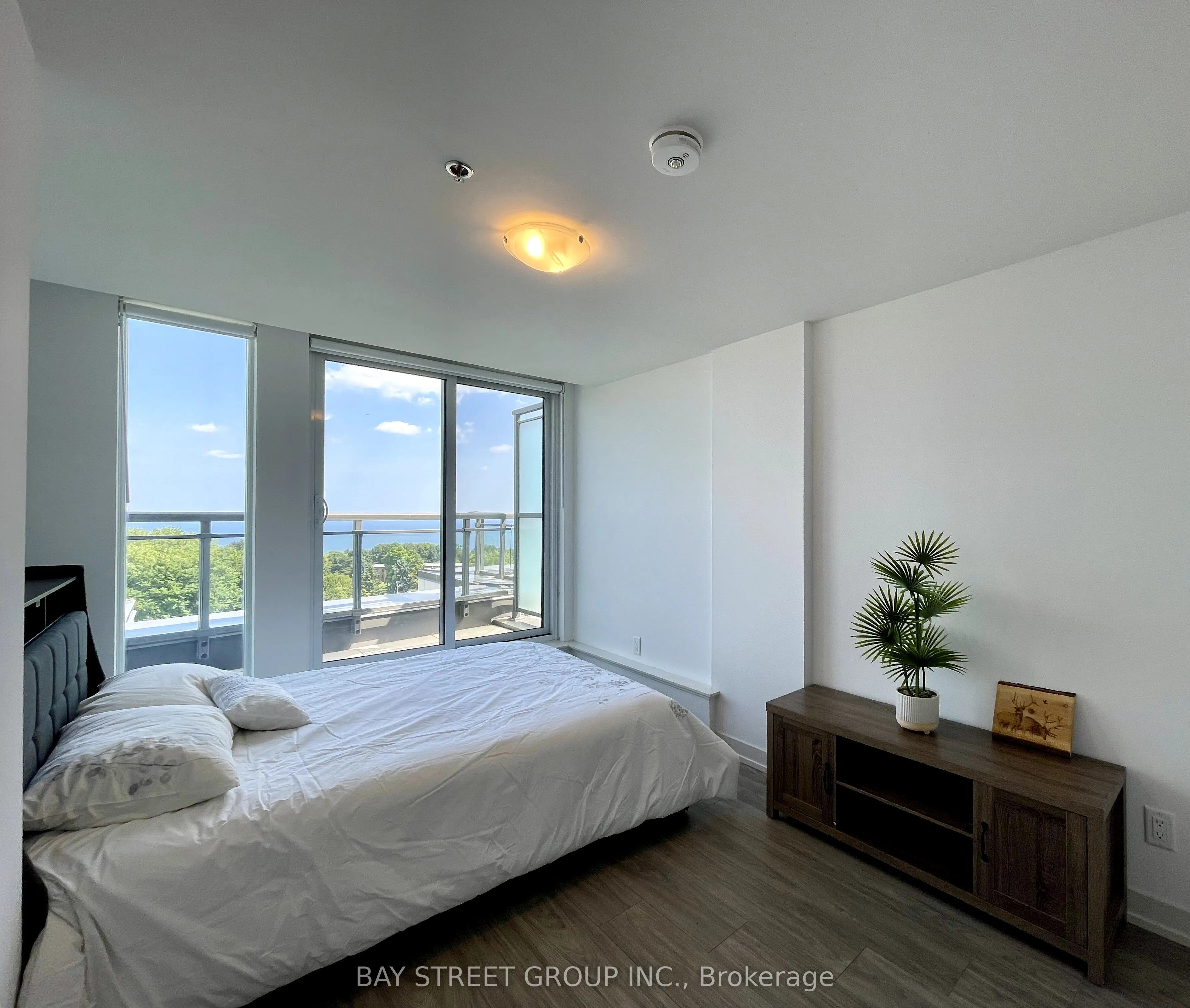 90 Glen Everest Road, #808