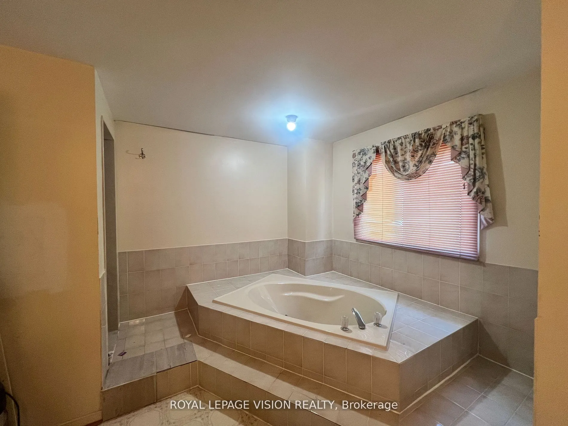 2 Glenheather Terrace, #Upper