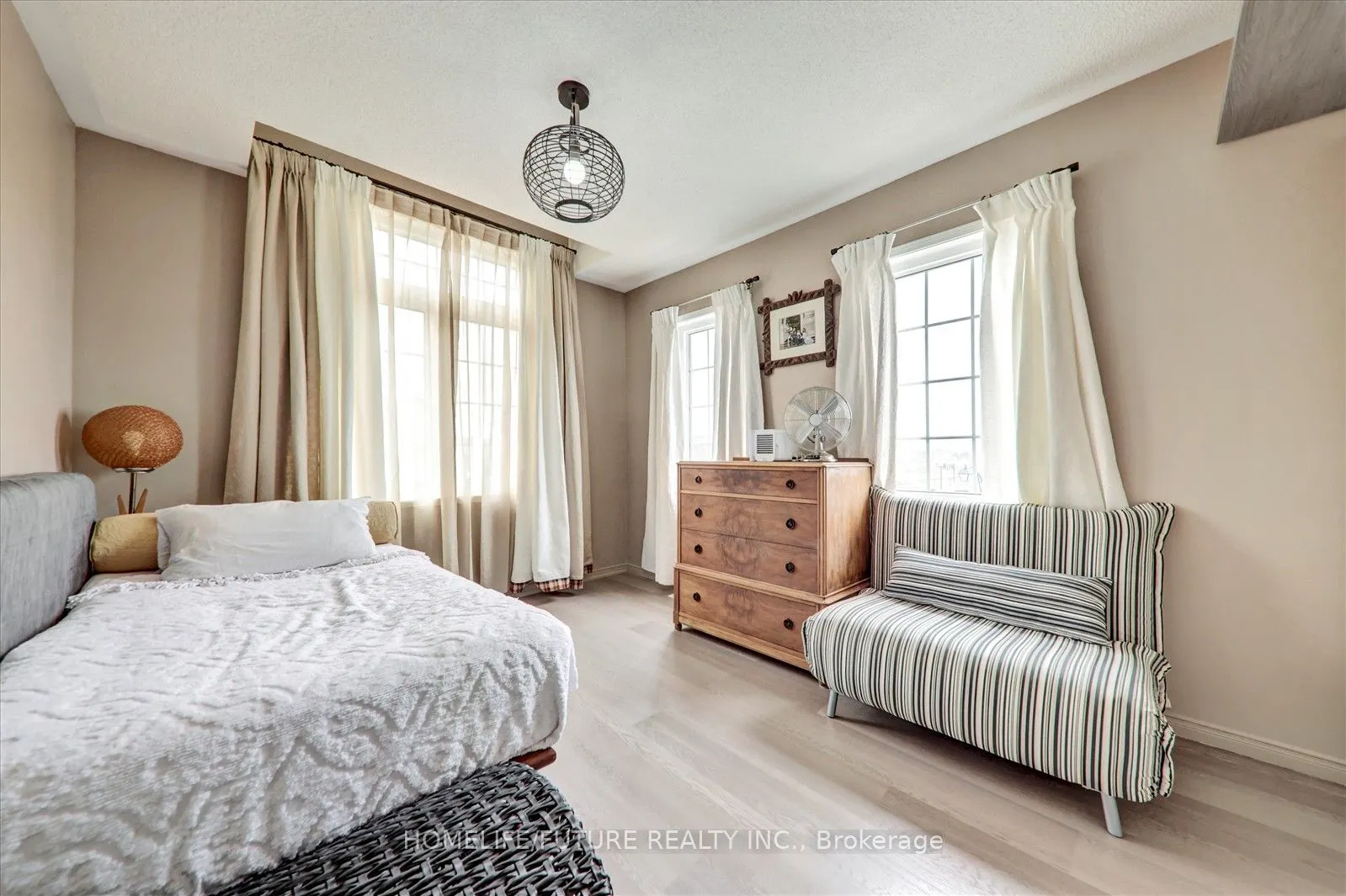 2 Clowes Street