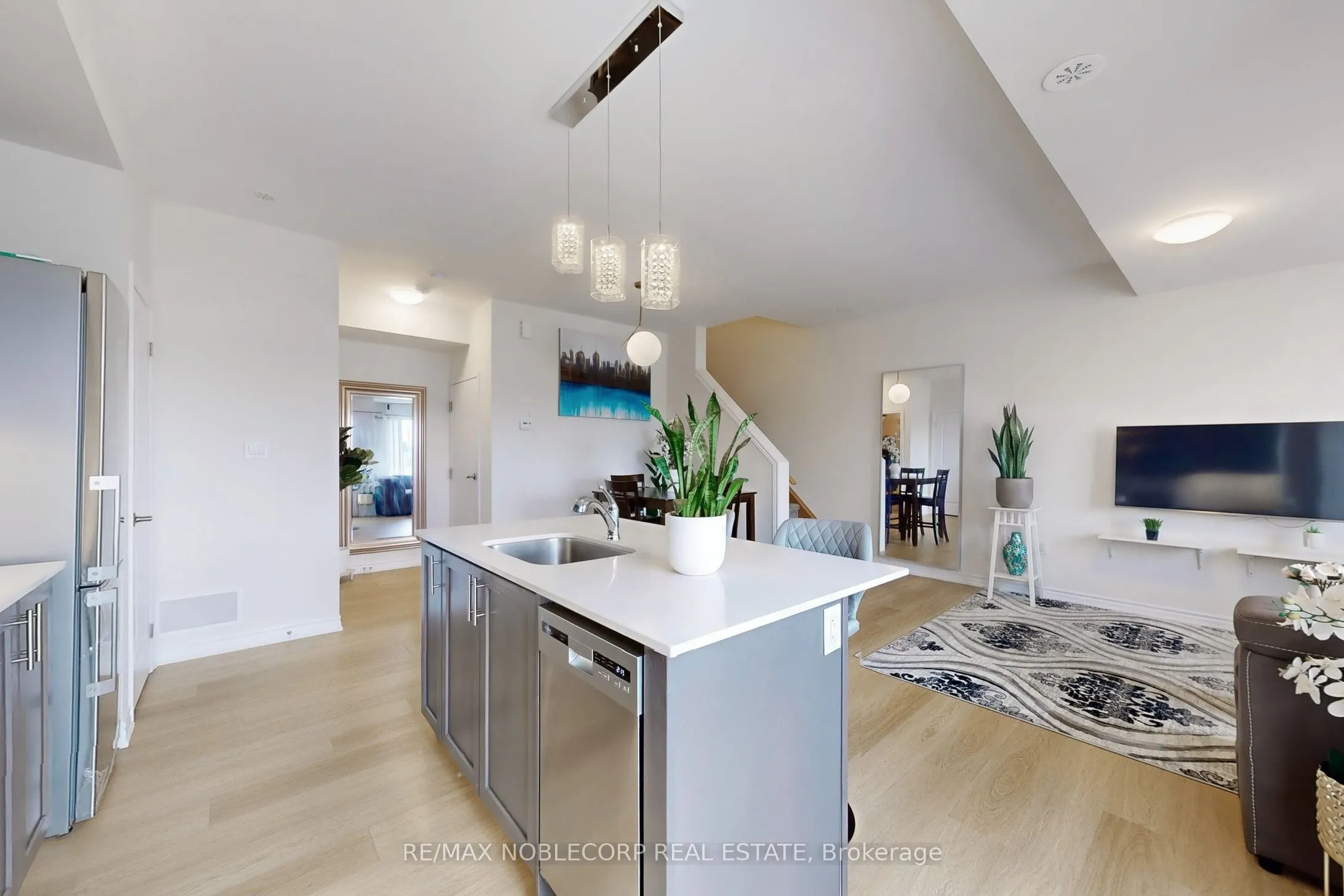 470 BERESFORD Path, #15