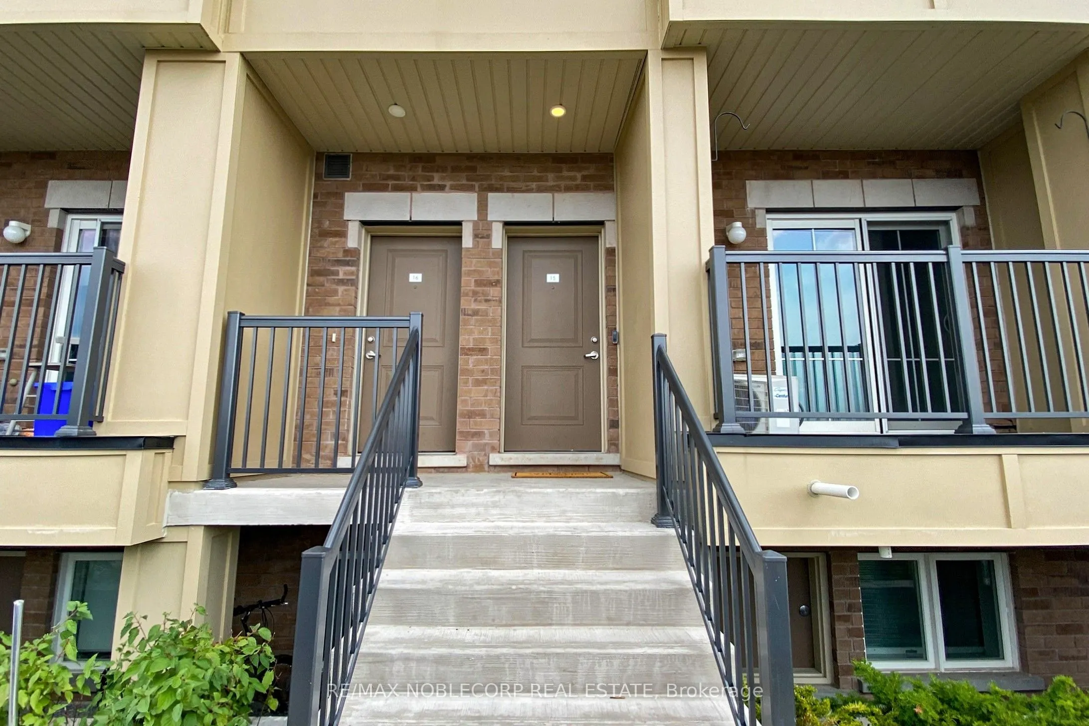 470 BERESFORD Path, #15