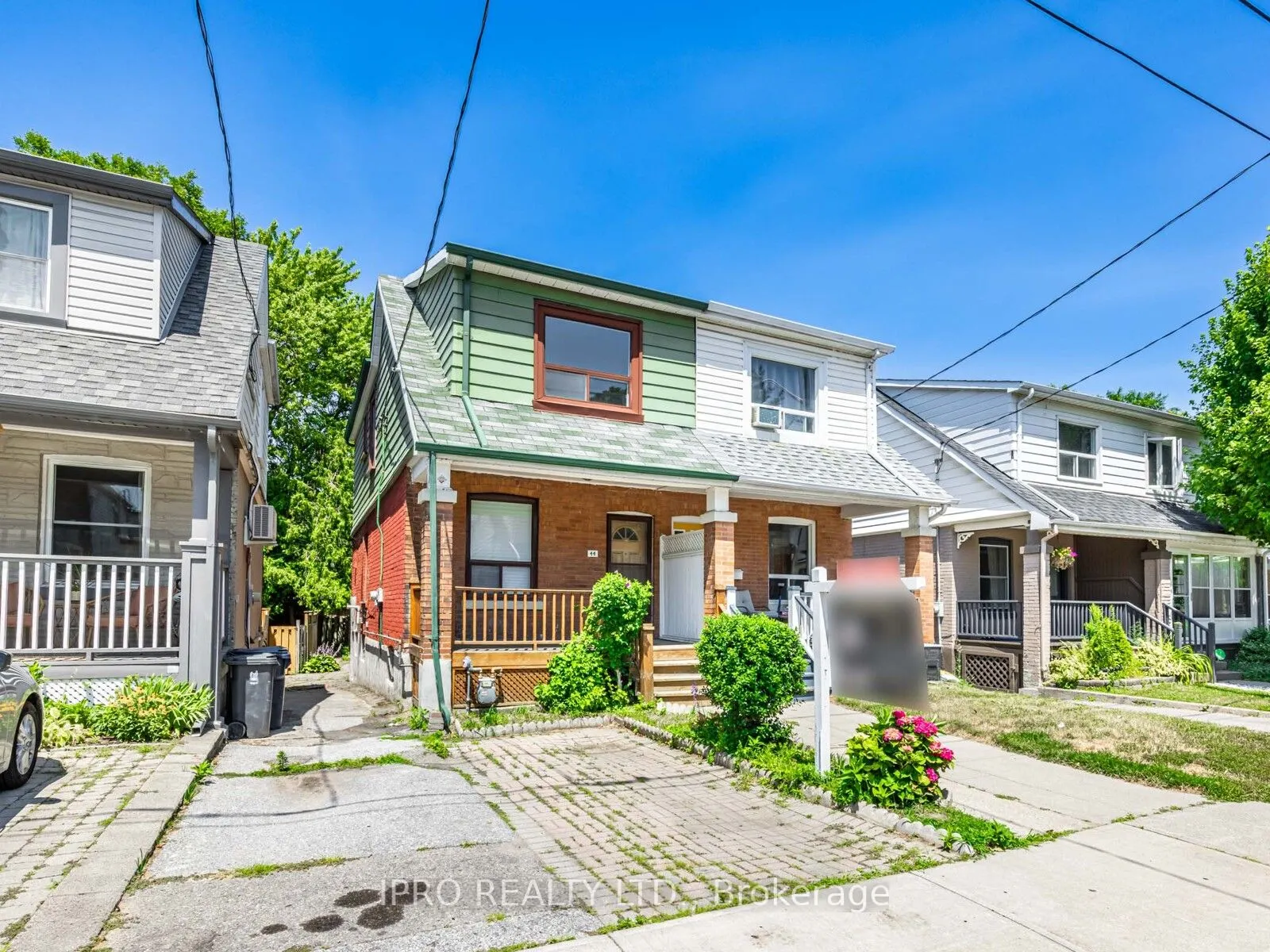 44 Queensdale Avenue