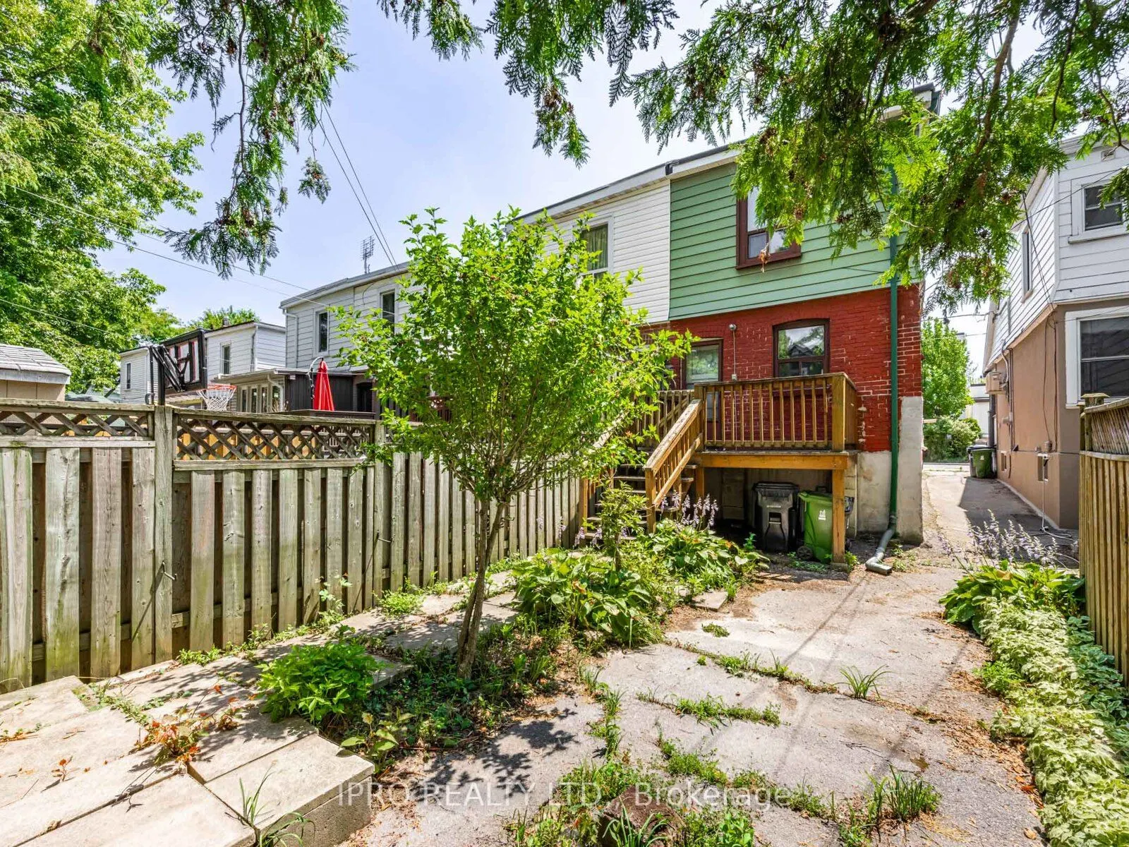 44 Queensdale Avenue