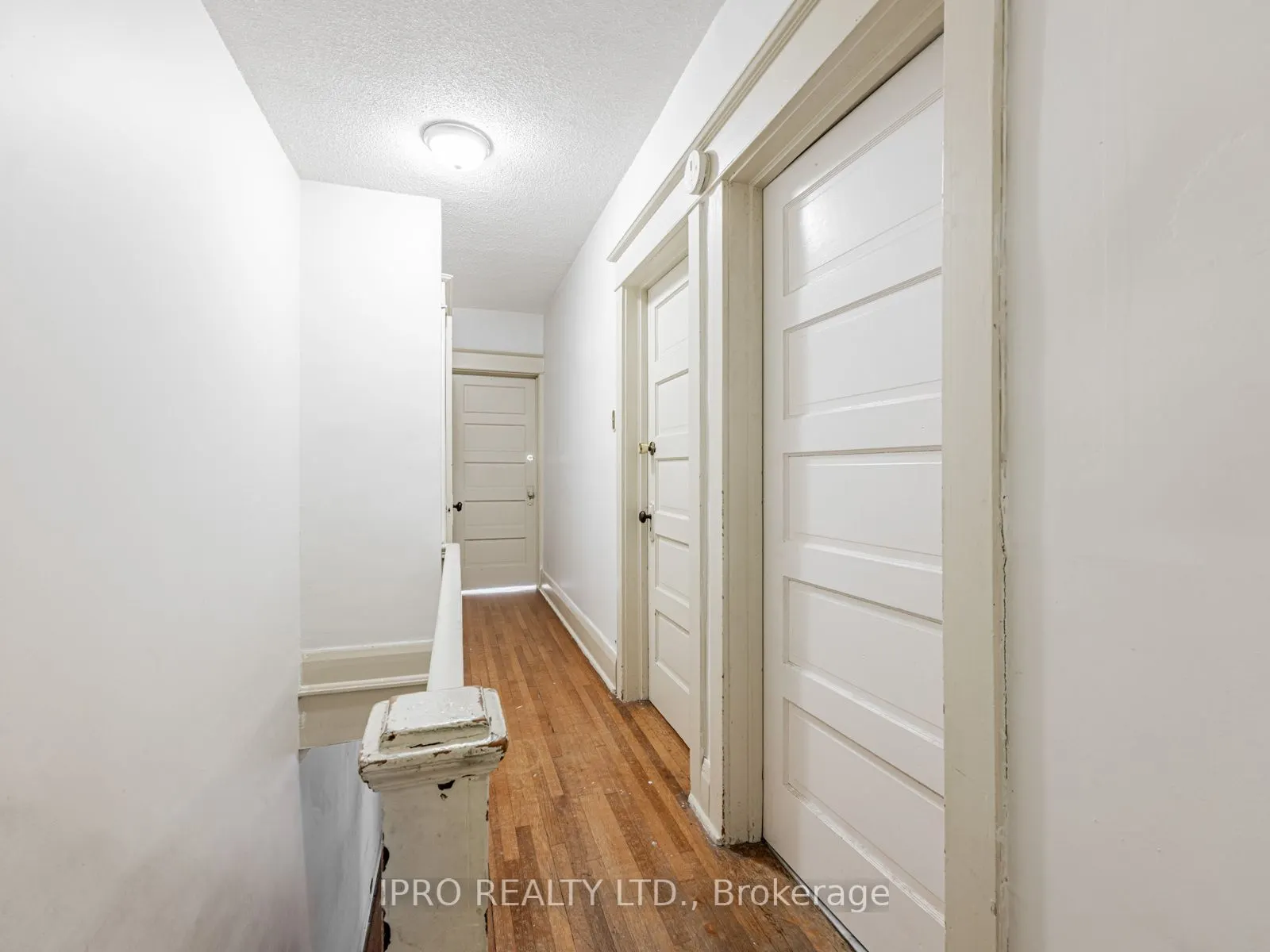 44 Queensdale Avenue