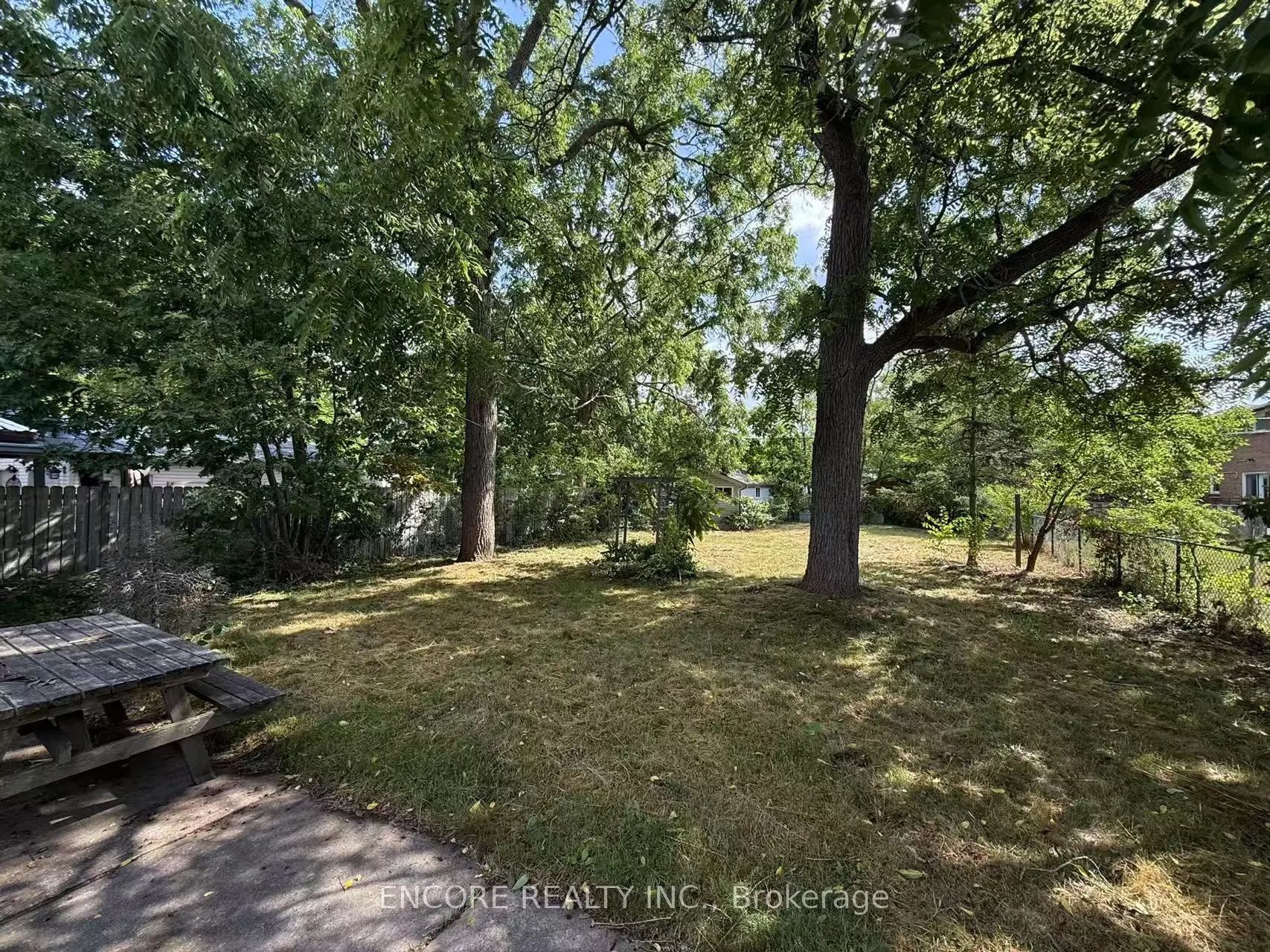 7 Weir Crescent