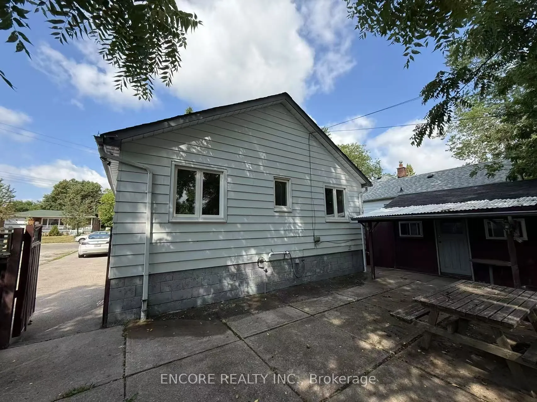 7 Weir Crescent