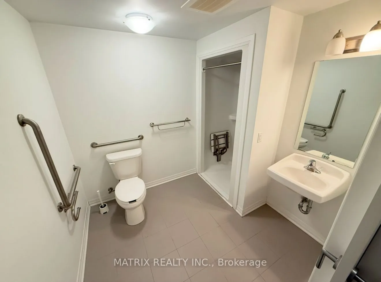 1900 Simcoe Street N, #743
