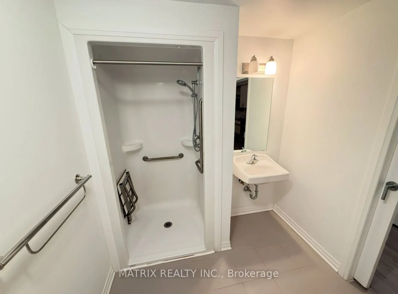 1900 Simcoe Street N, #743