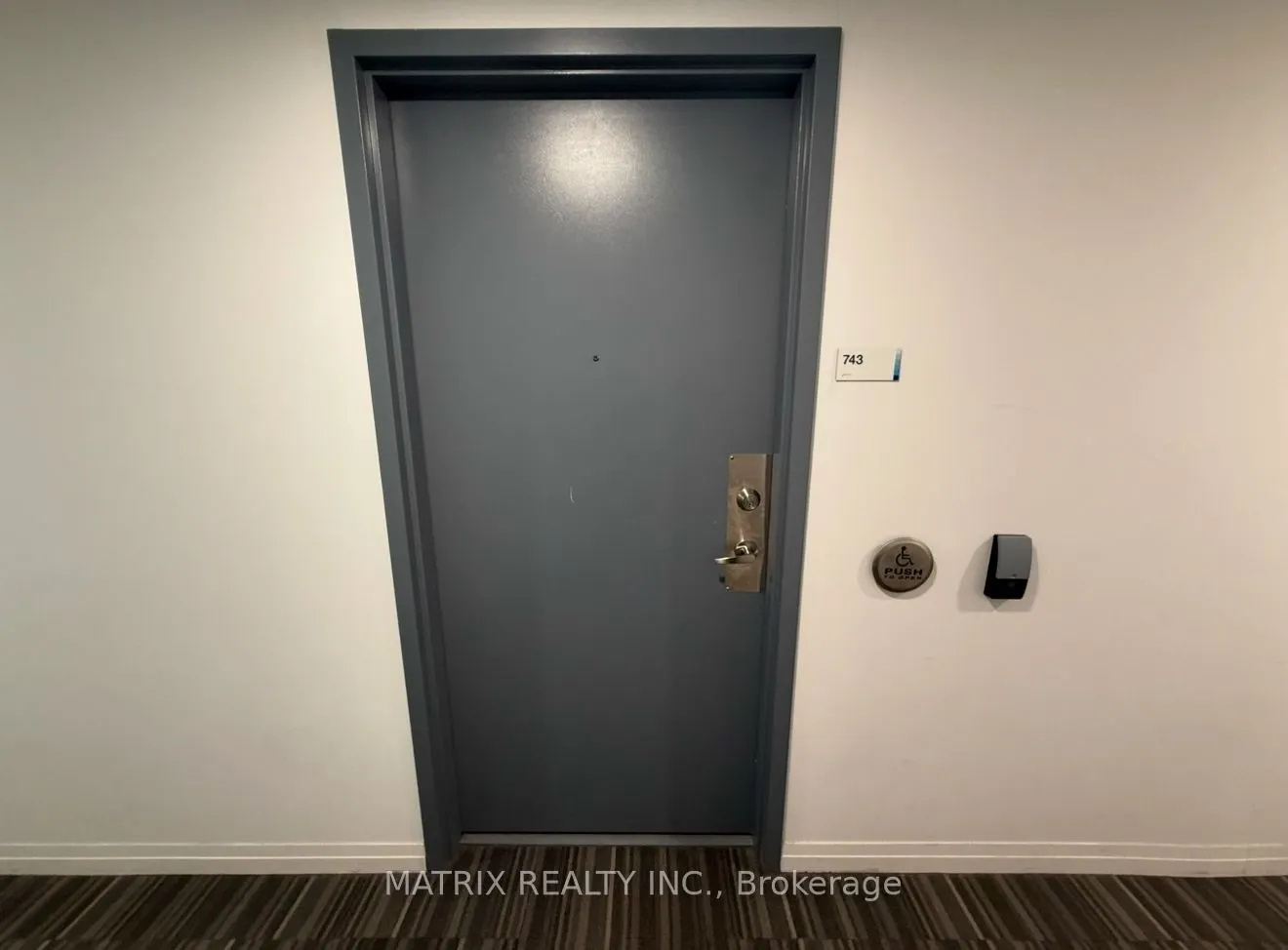 1900 Simcoe Street N, #743