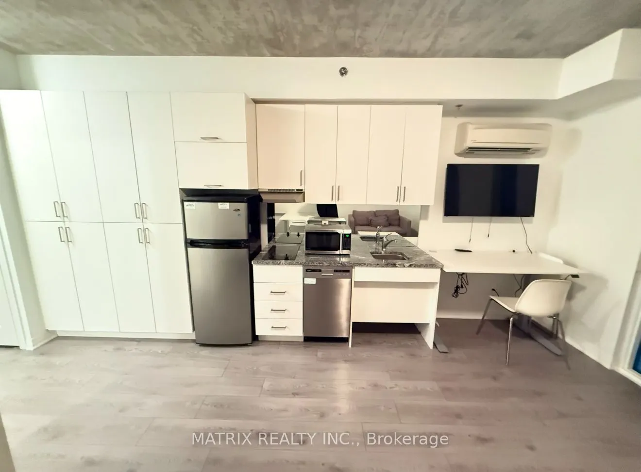 1900 Simcoe Street N, #743