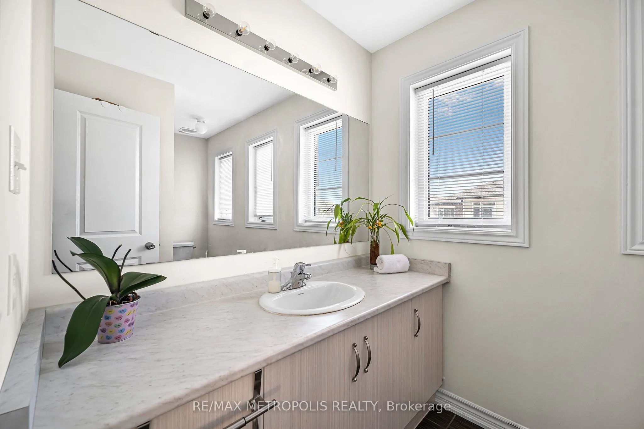 1129 CAMEO Street