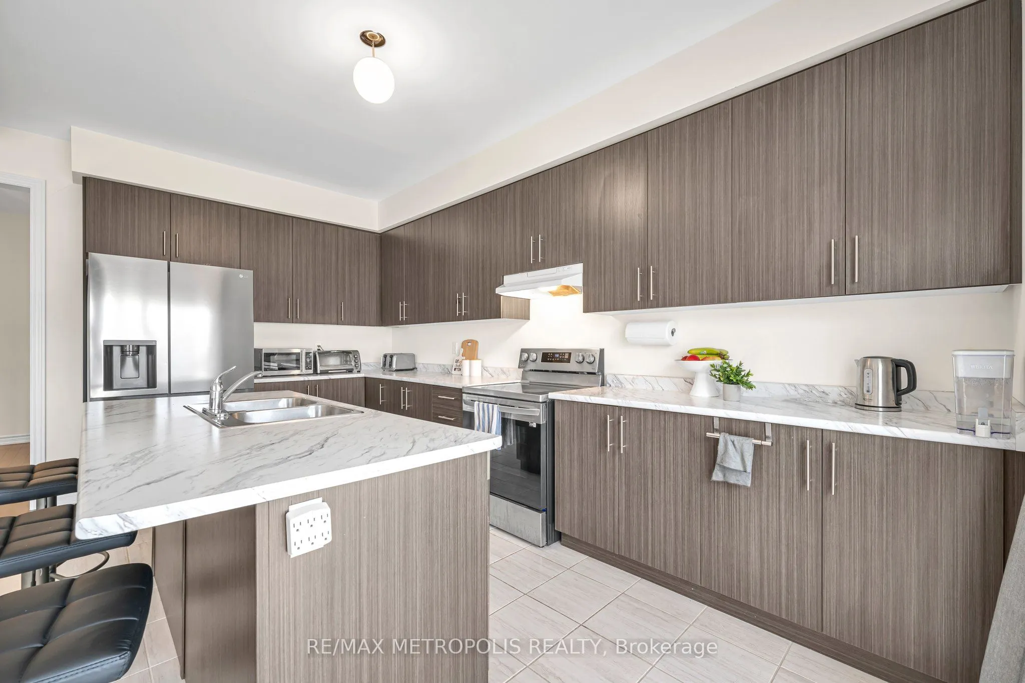 1129 CAMEO Street