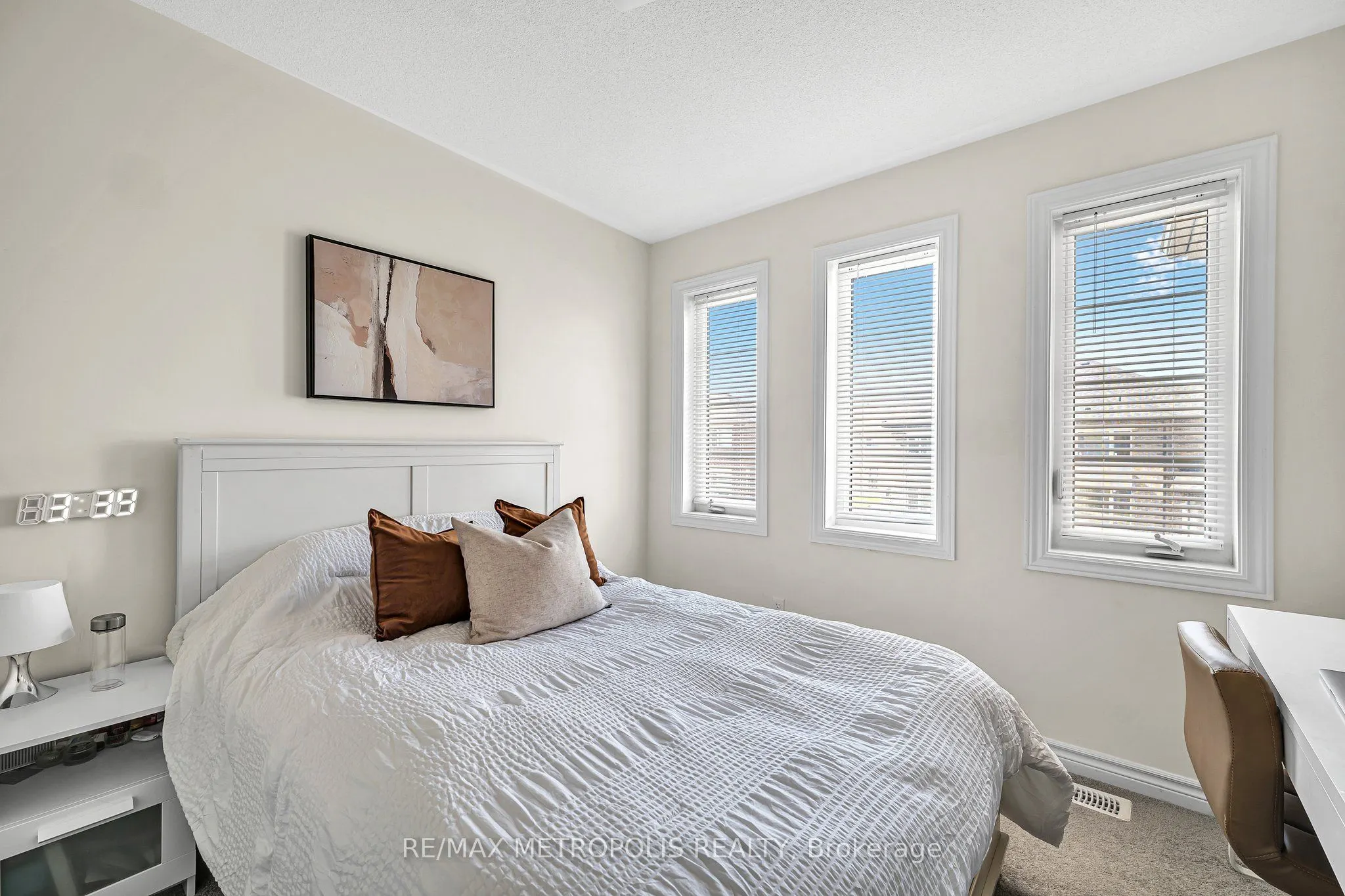 1129 CAMEO Street