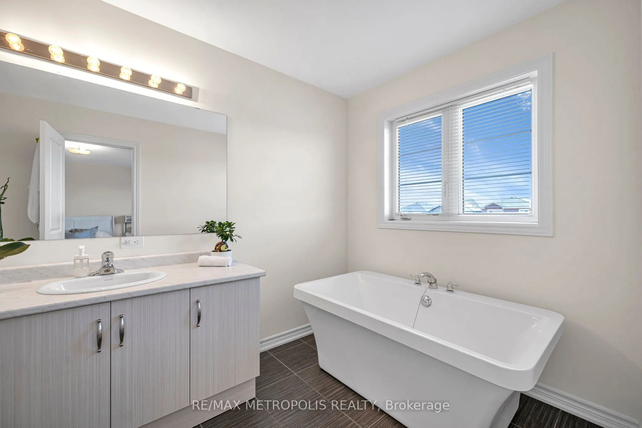 1129 CAMEO Street