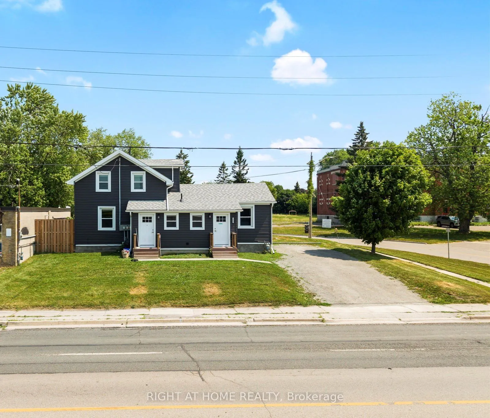 865 Simcoe Street S, #Unit 2