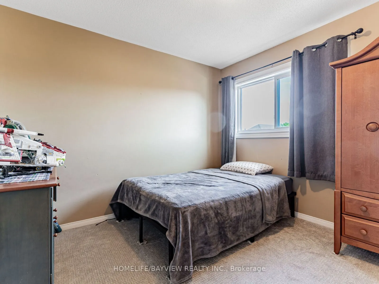 109 Thicket Crescent
