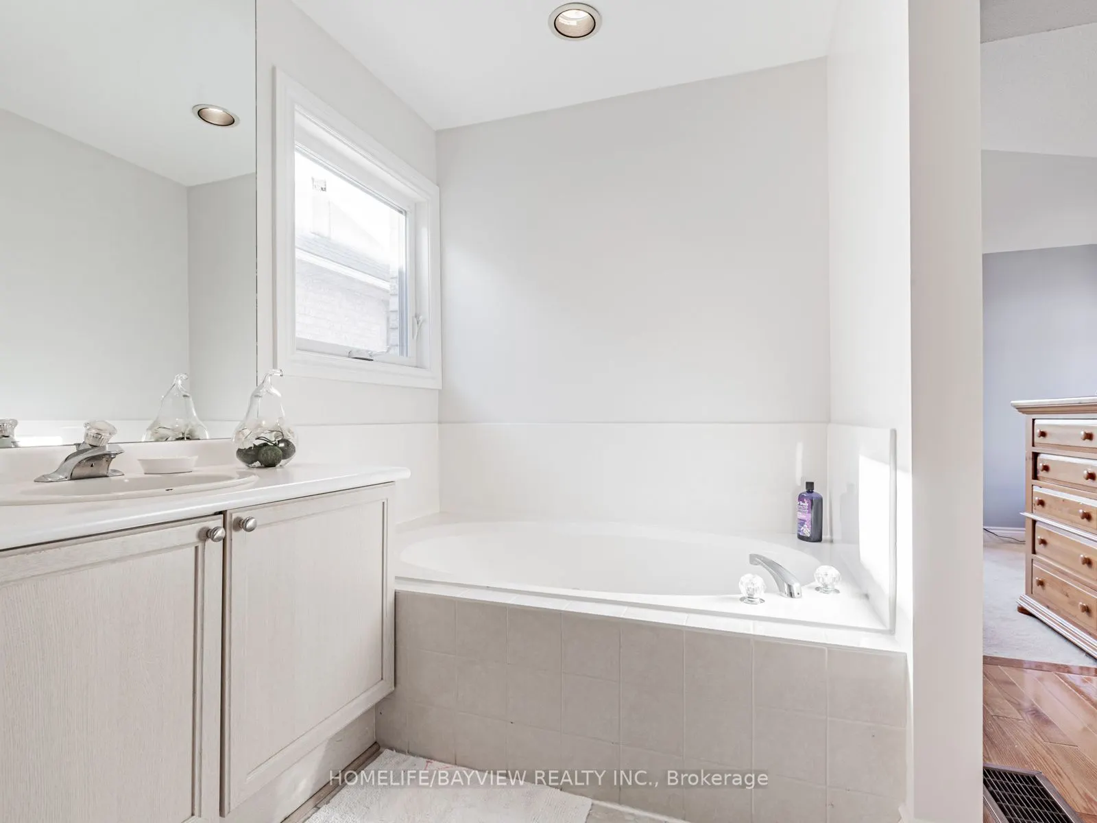 109 Thicket Crescent