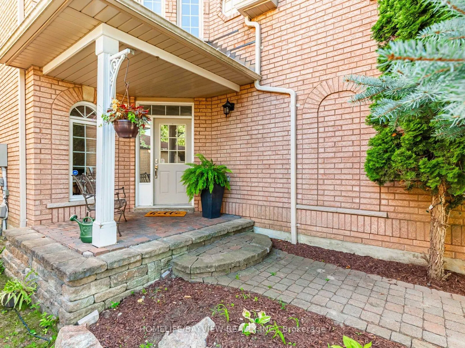 109 Thicket Crescent