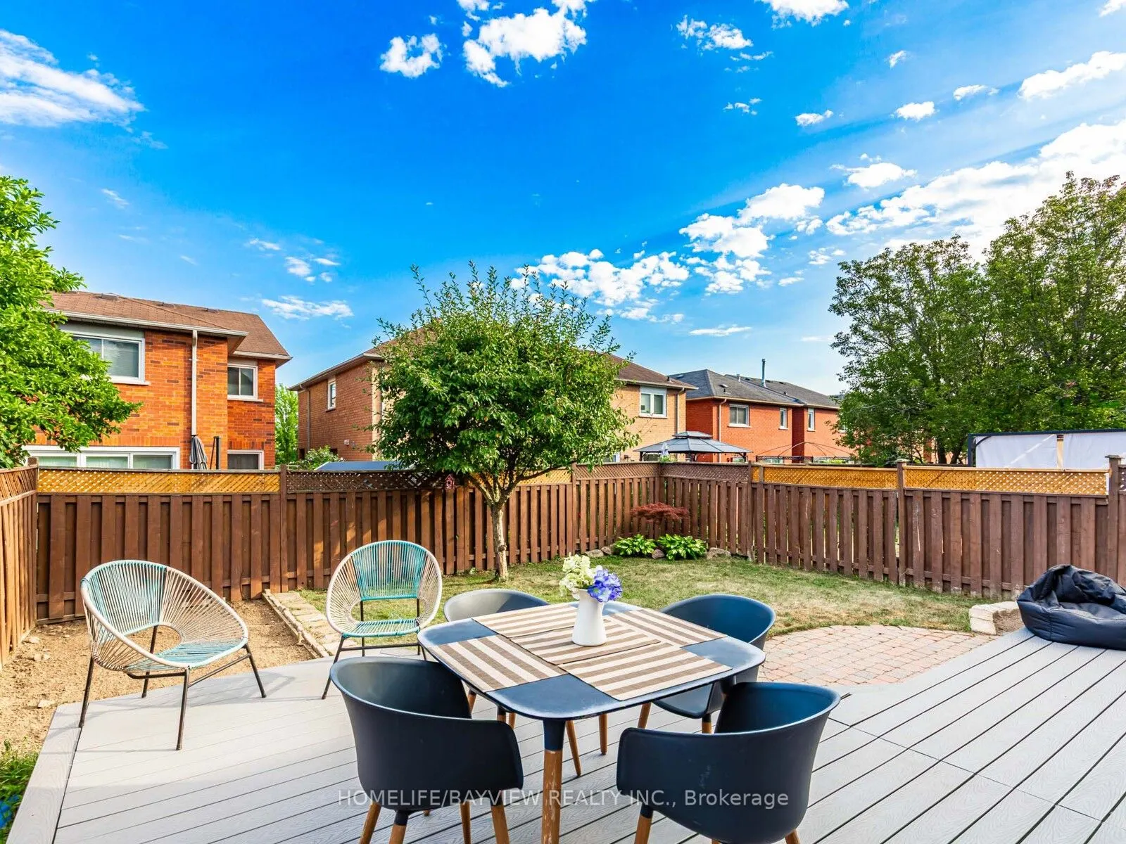 109 Thicket Crescent