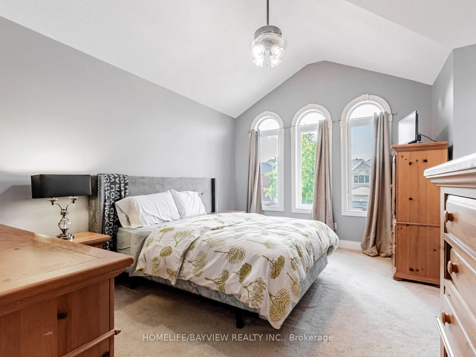 109 Thicket Crescent