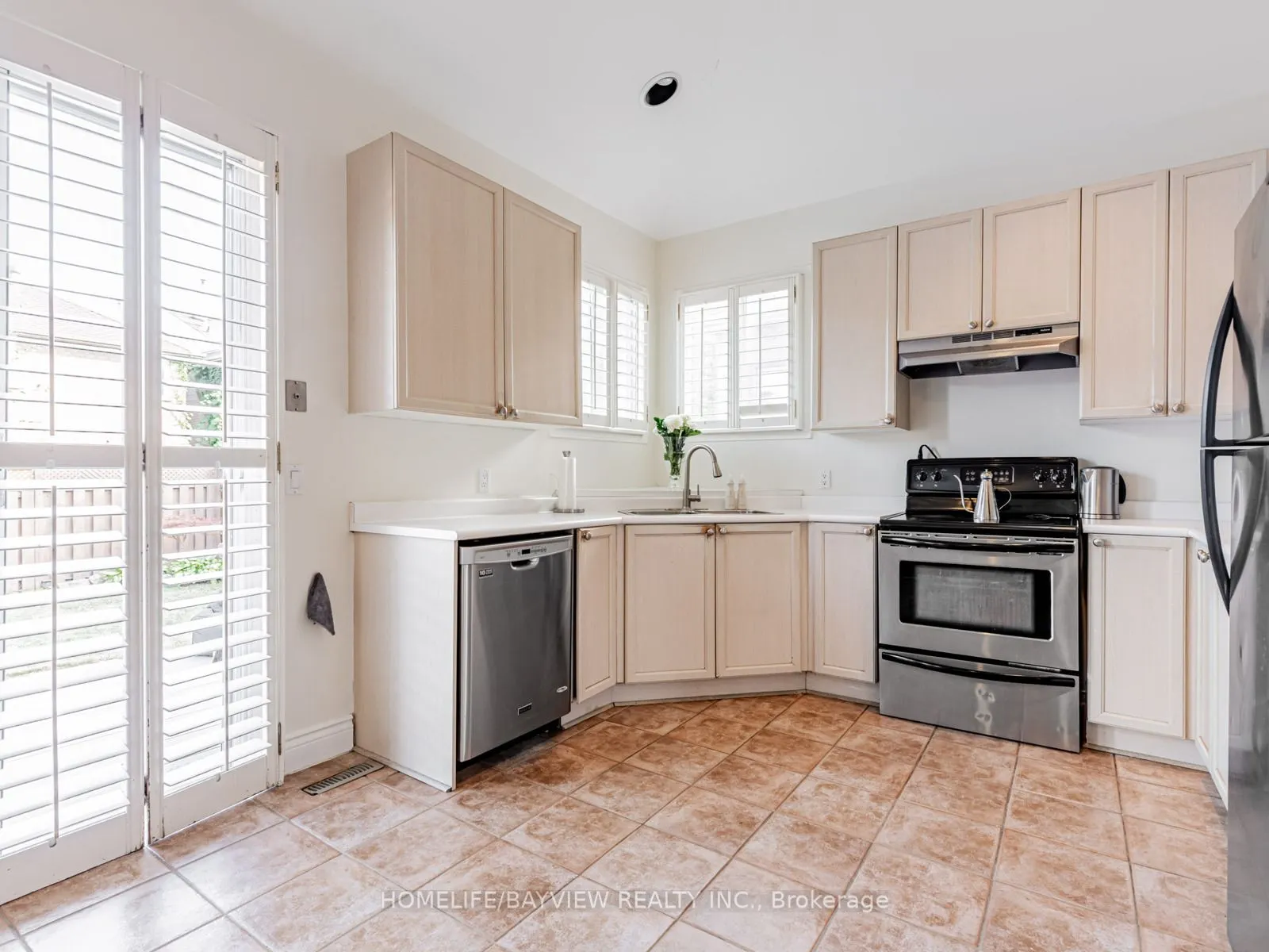 109 Thicket Crescent