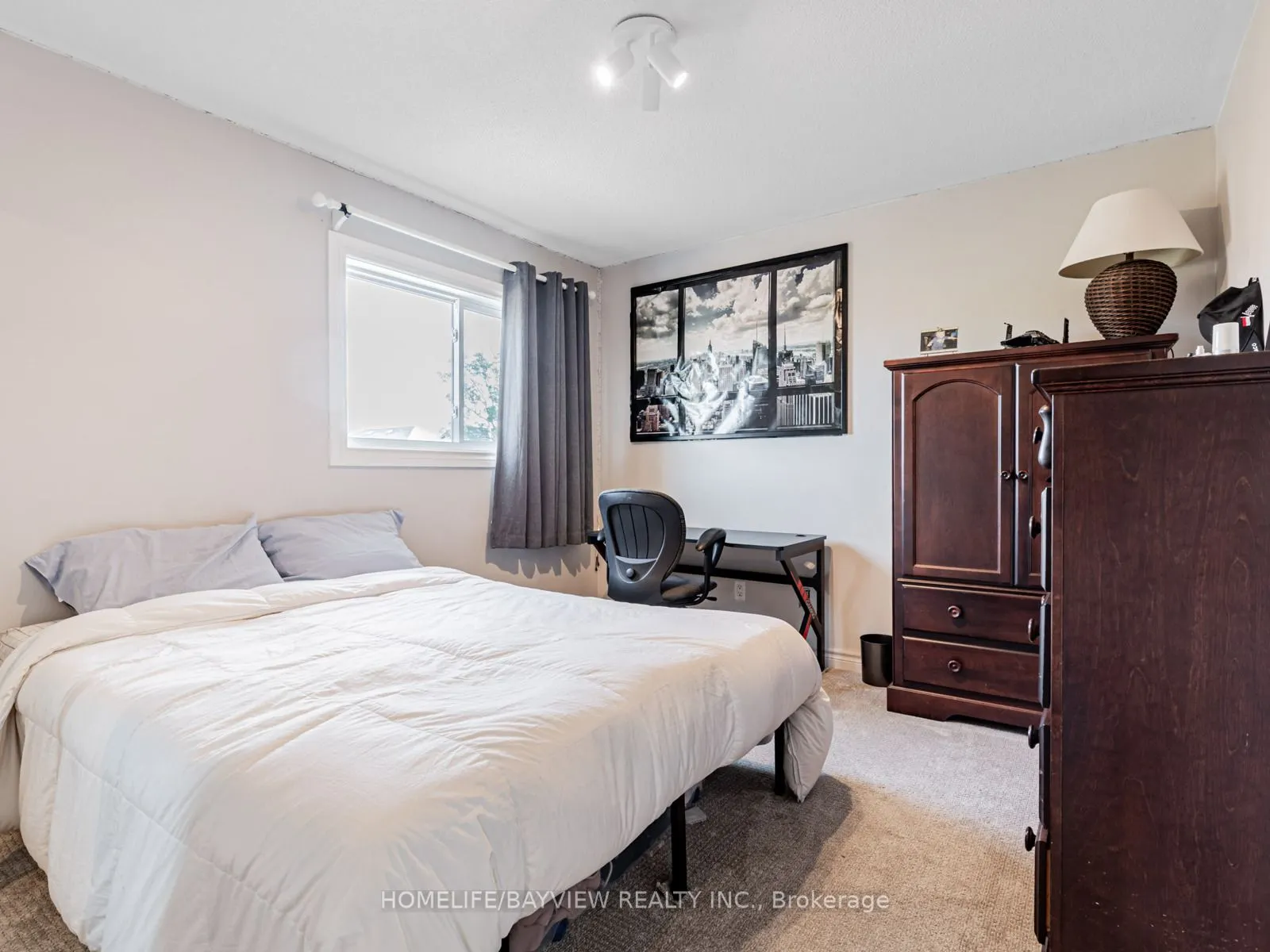 109 Thicket Crescent