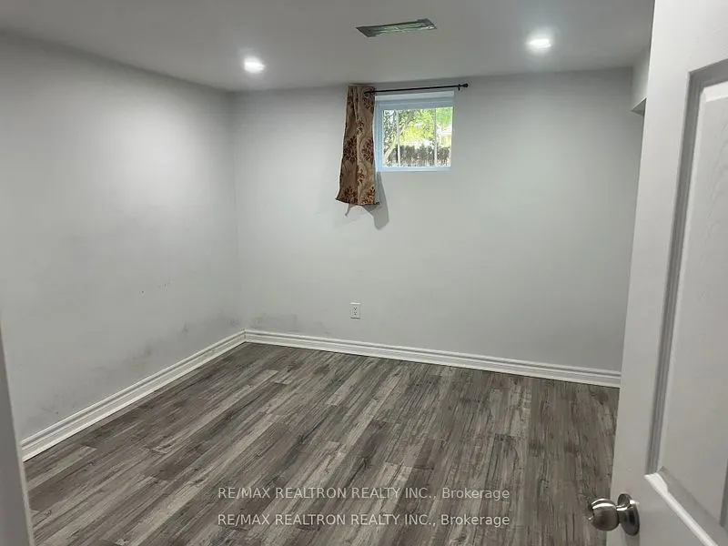 25 Rossander Court