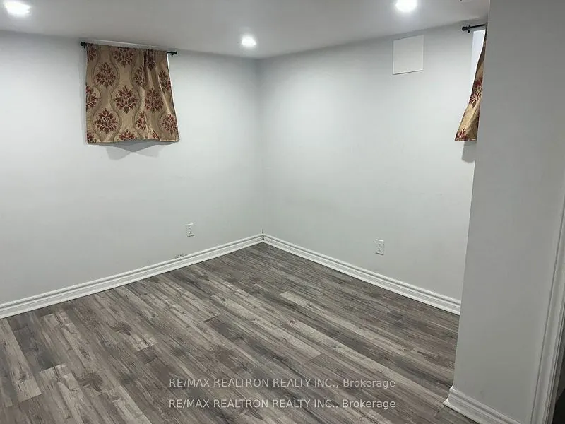 25 Rossander Court