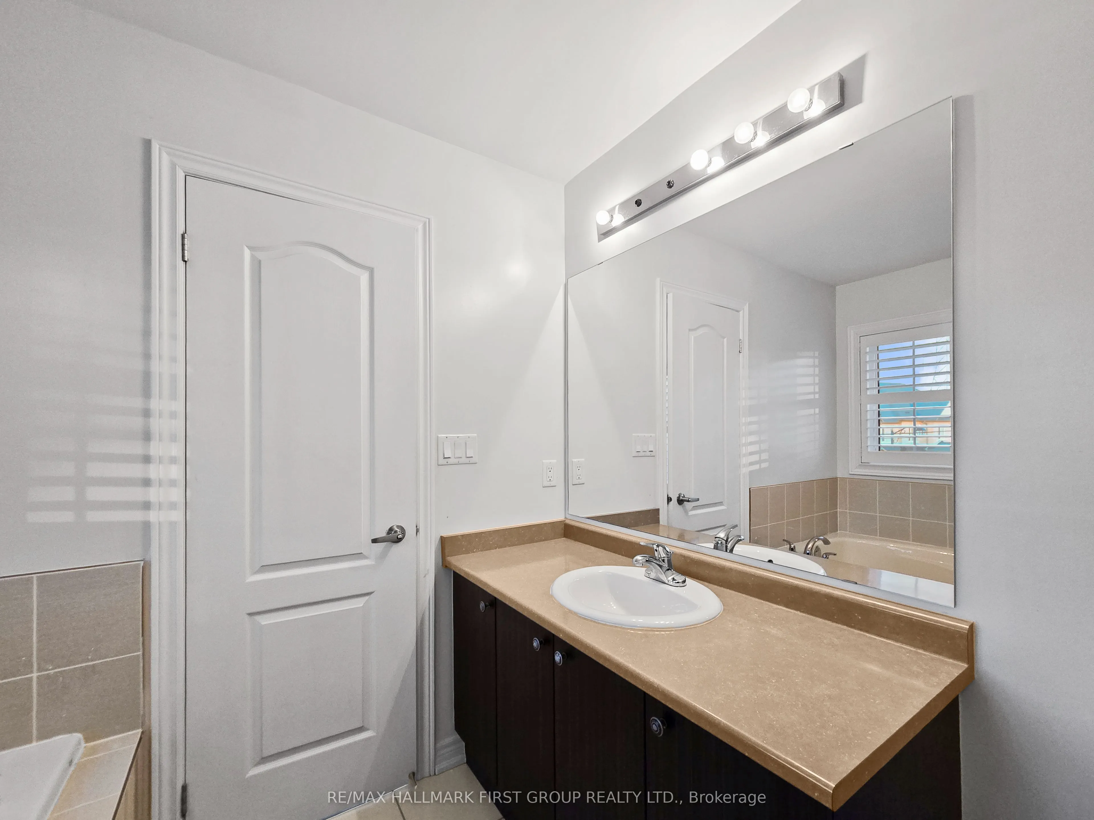 275 Shadow Place S