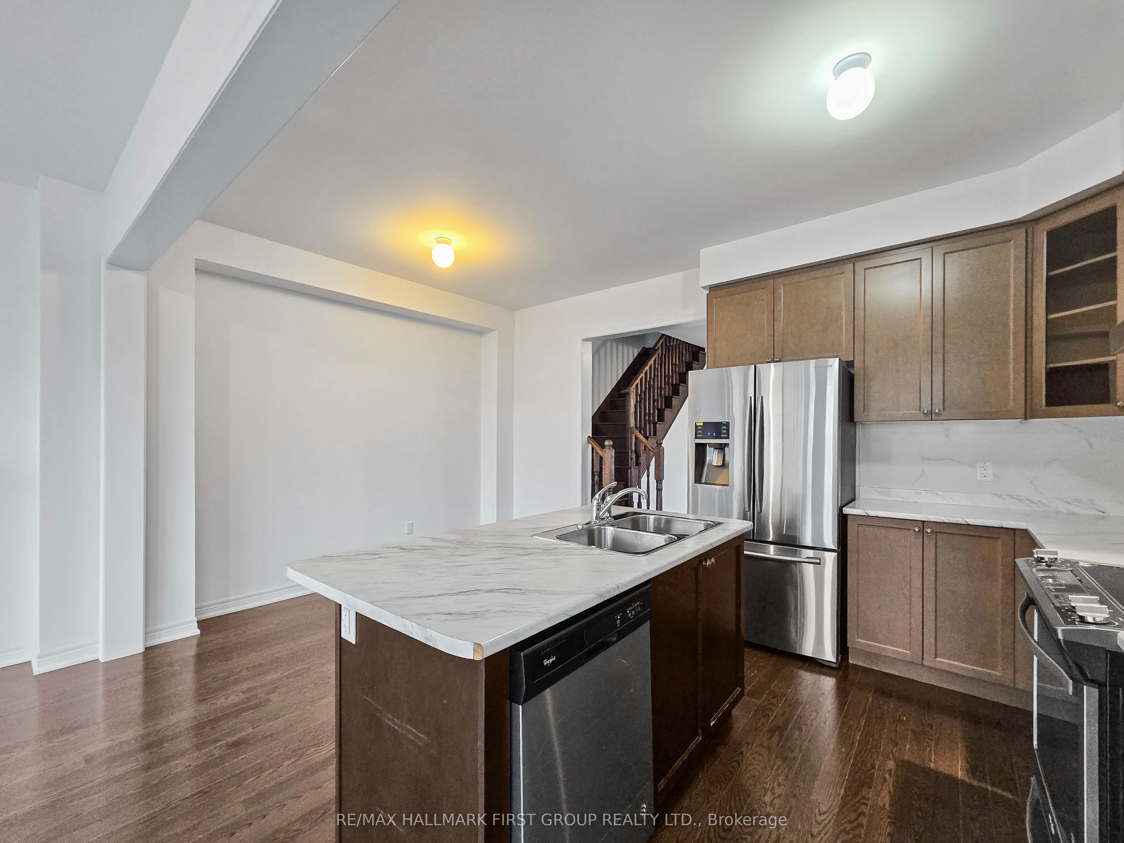 275 Shadow Place S