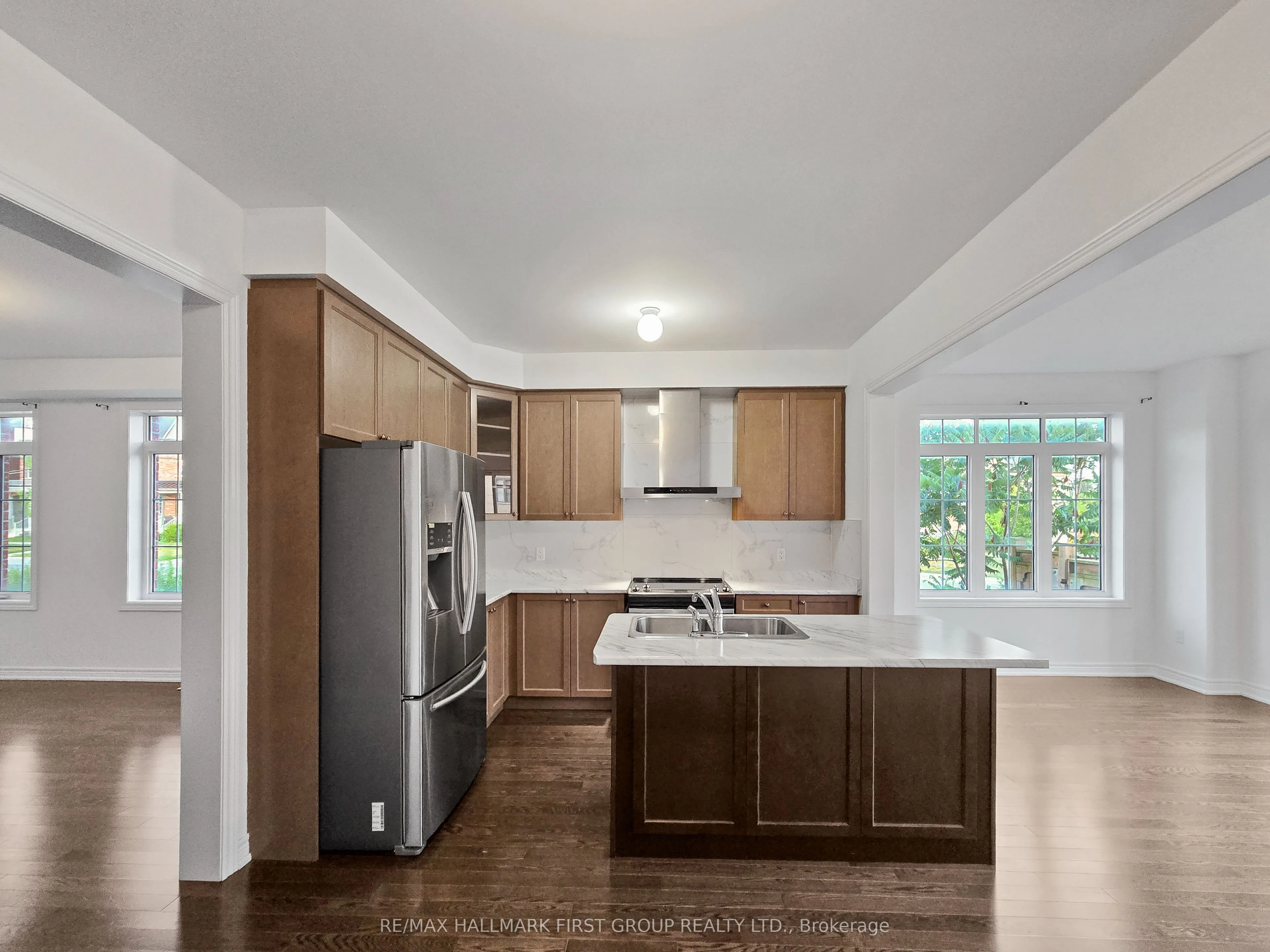 275 Shadow Place S