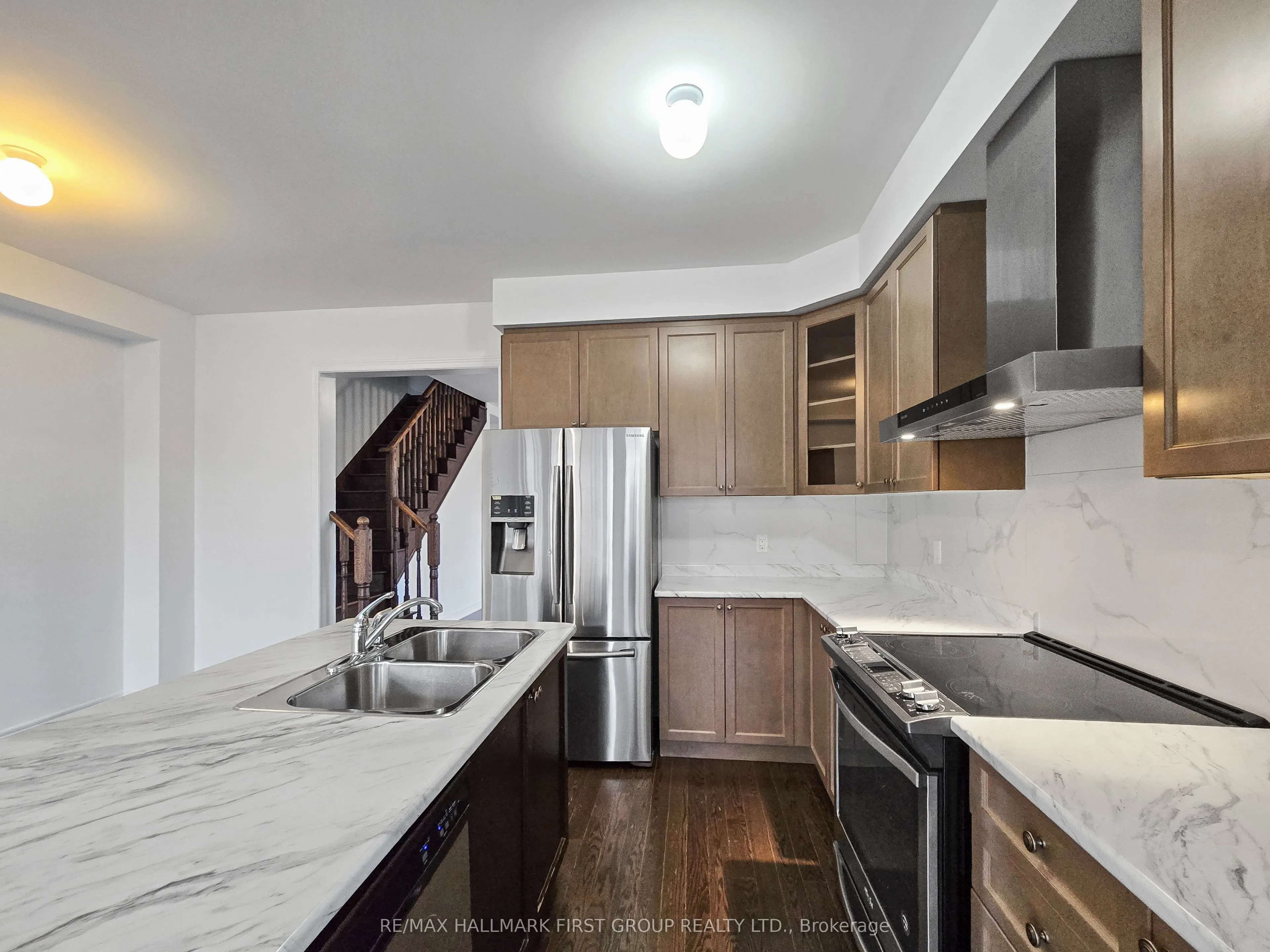 275 Shadow Place S