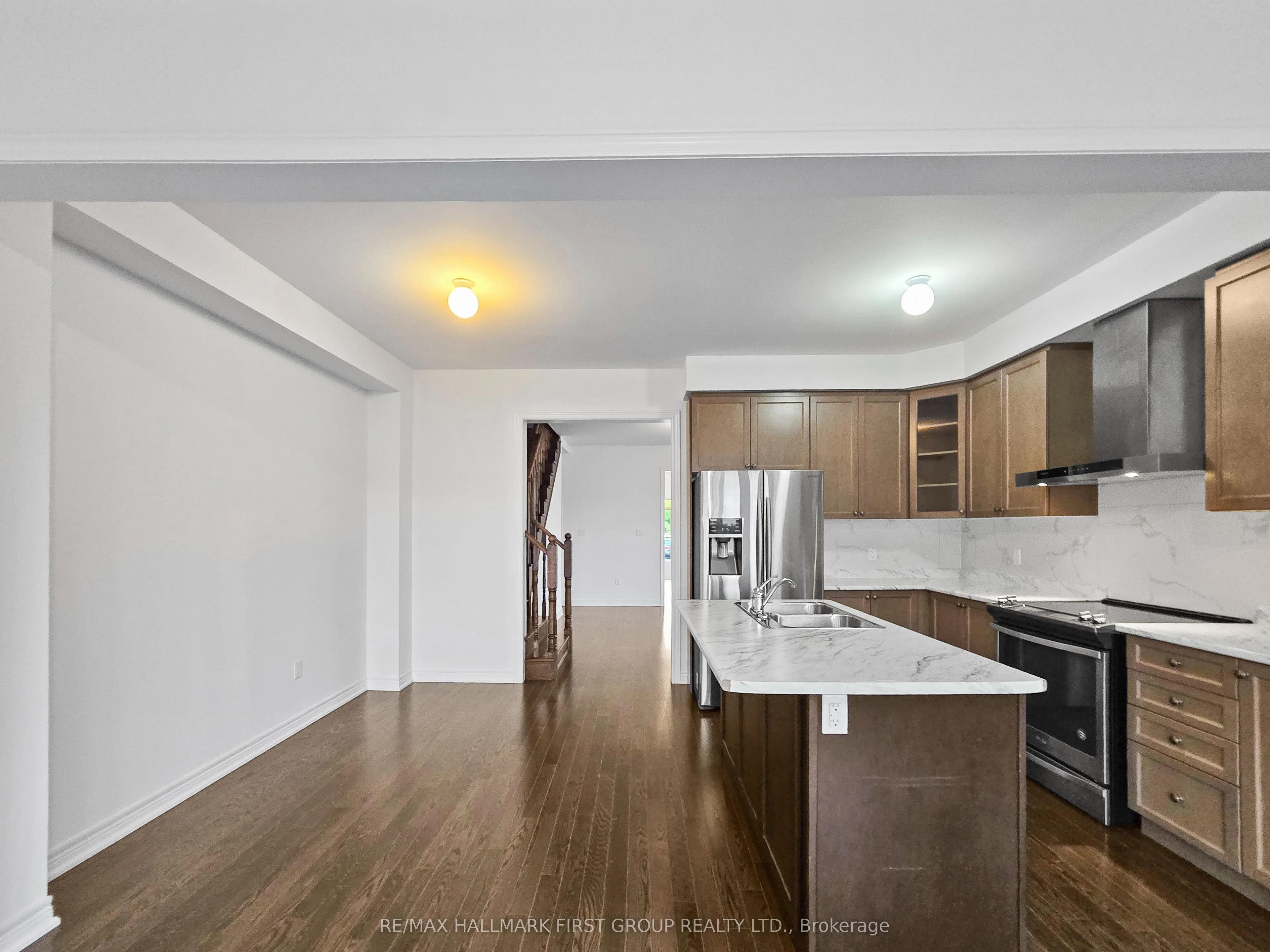275 Shadow Place S