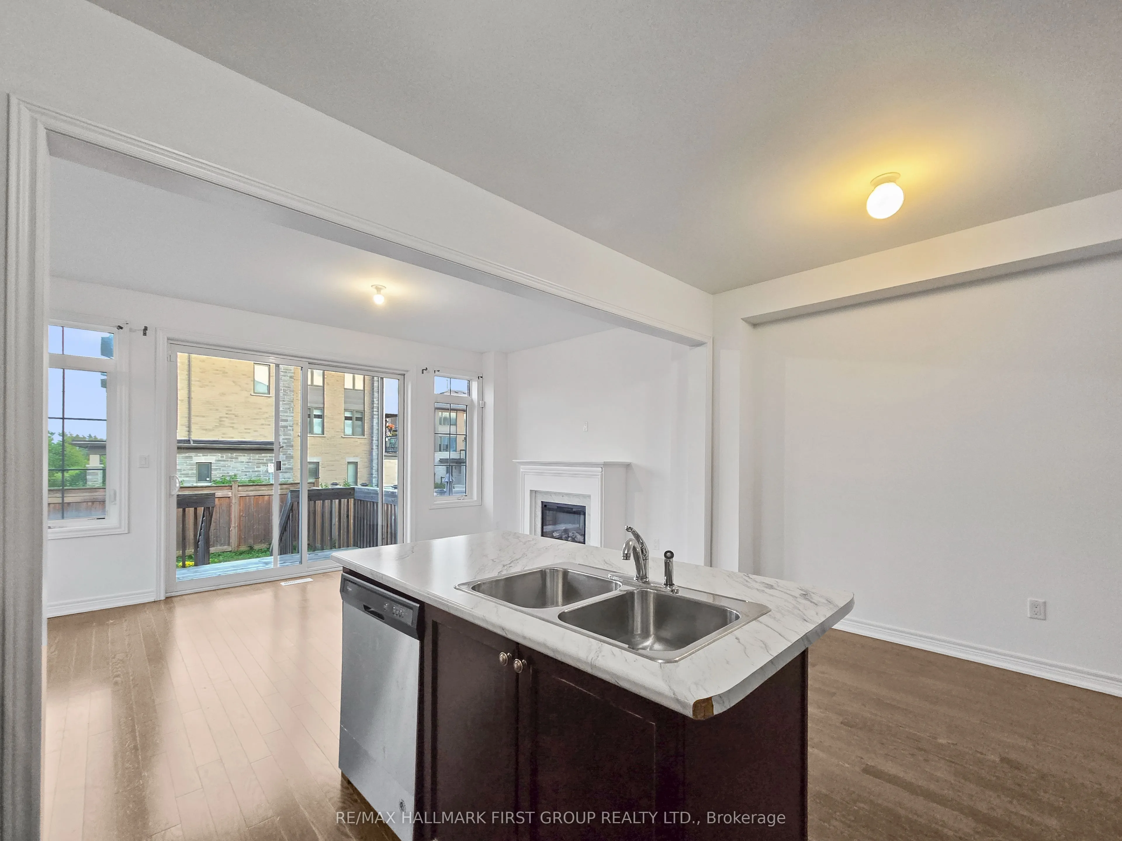 275 Shadow Place S