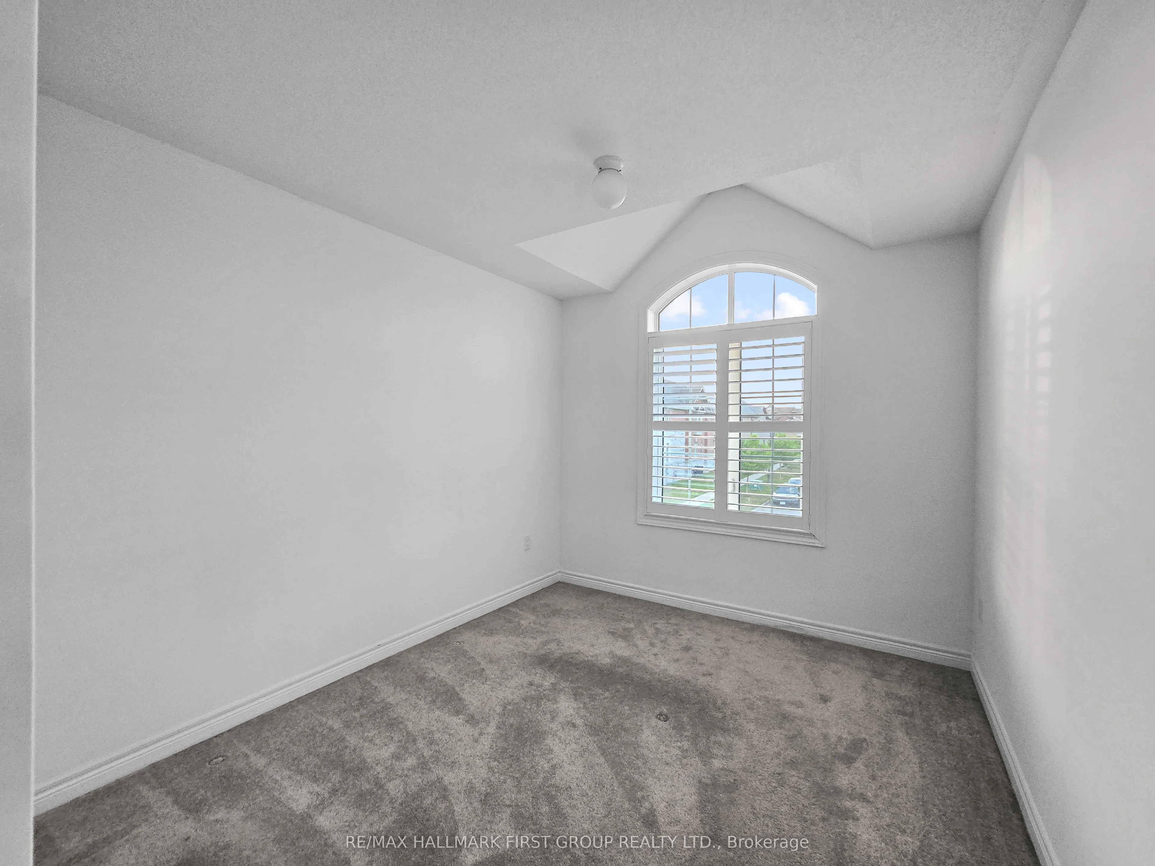 275 Shadow Place S