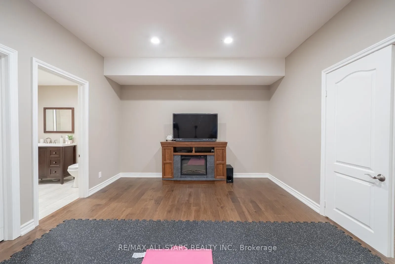 64 Woodbridge Circle