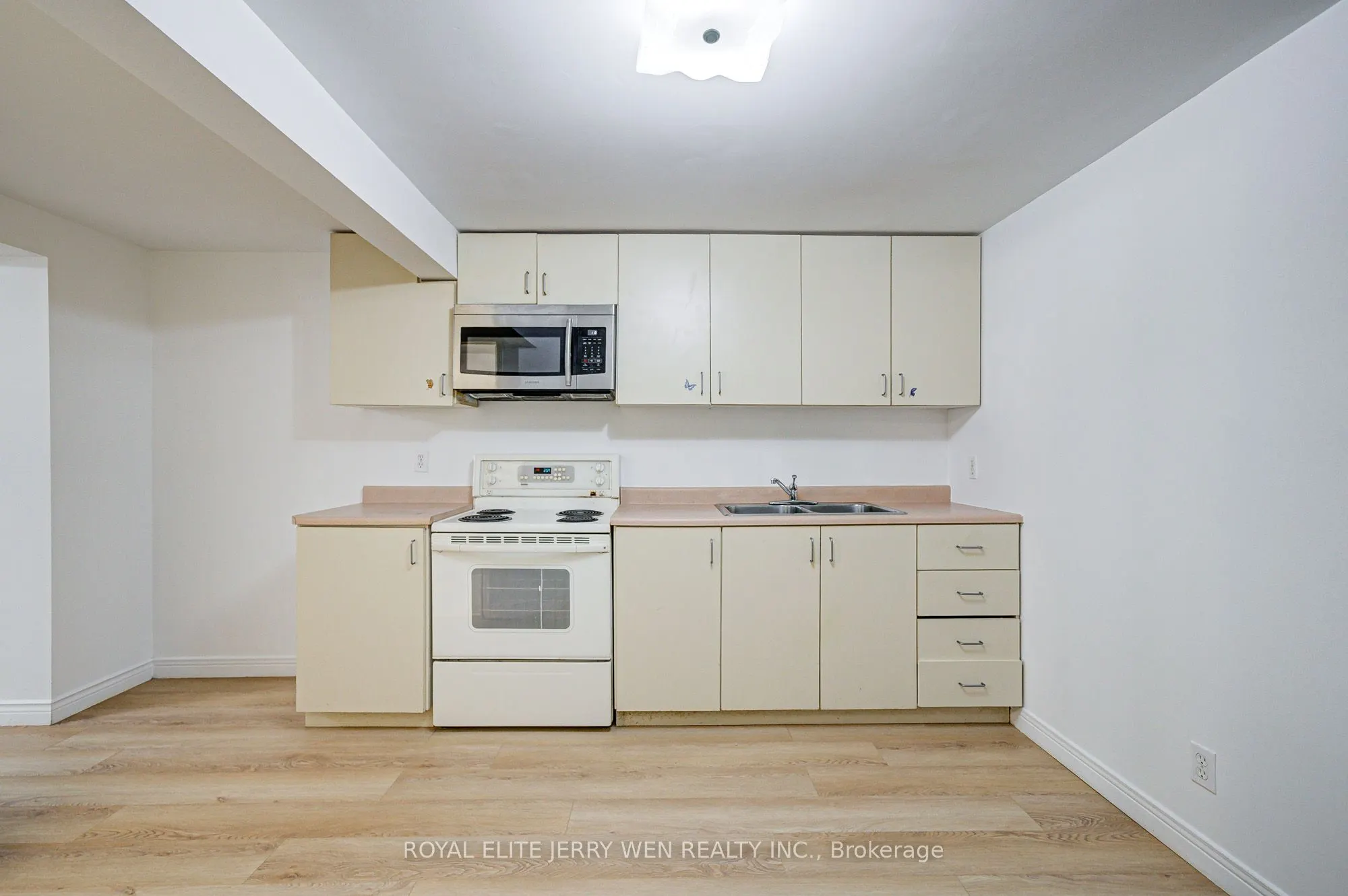 27 Dalbret Crescent