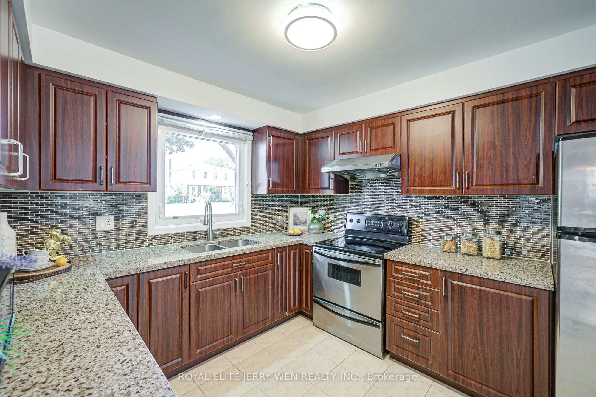 27 Dalbret Crescent