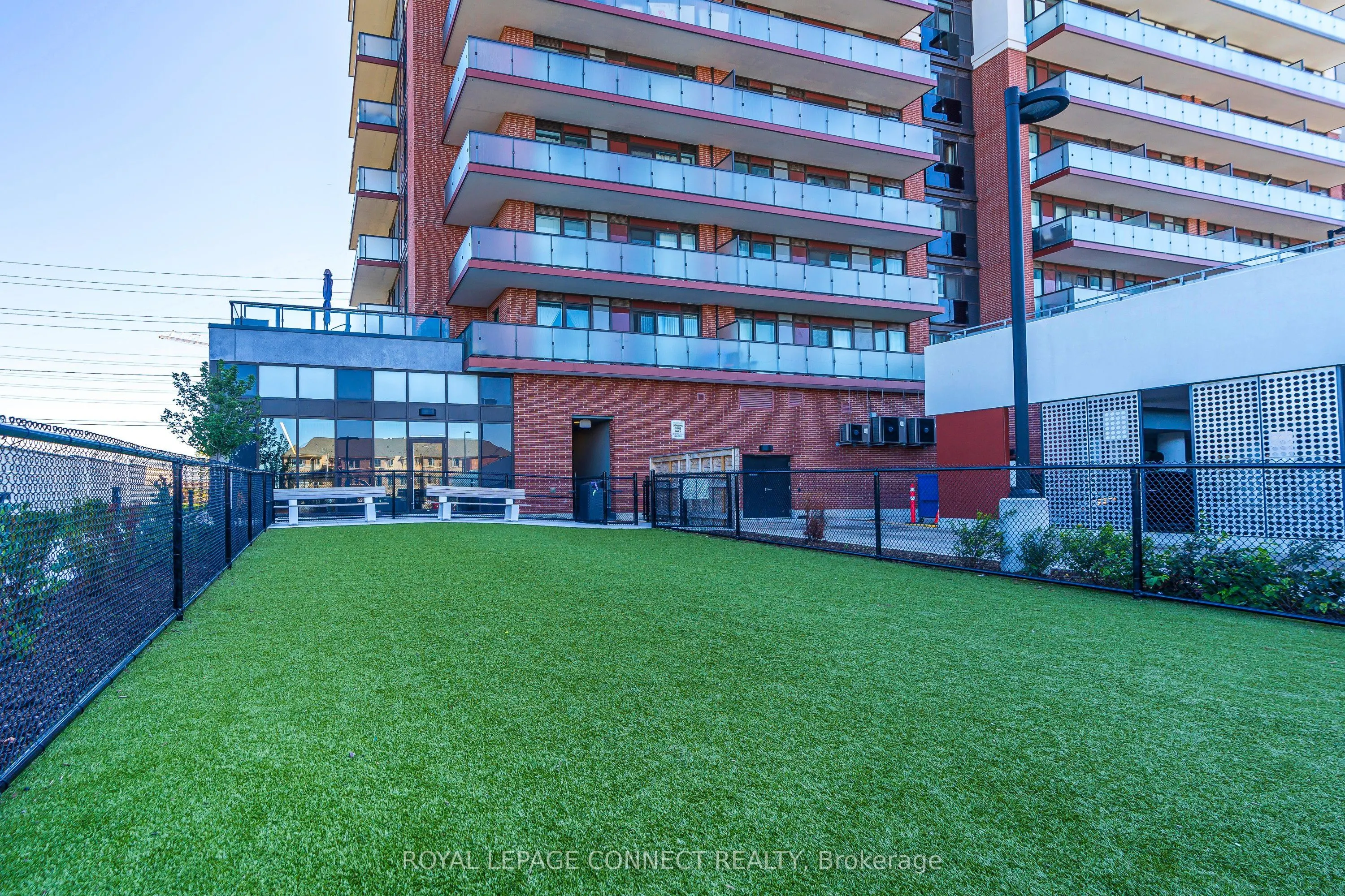 2550 Simcoe Street N, #718