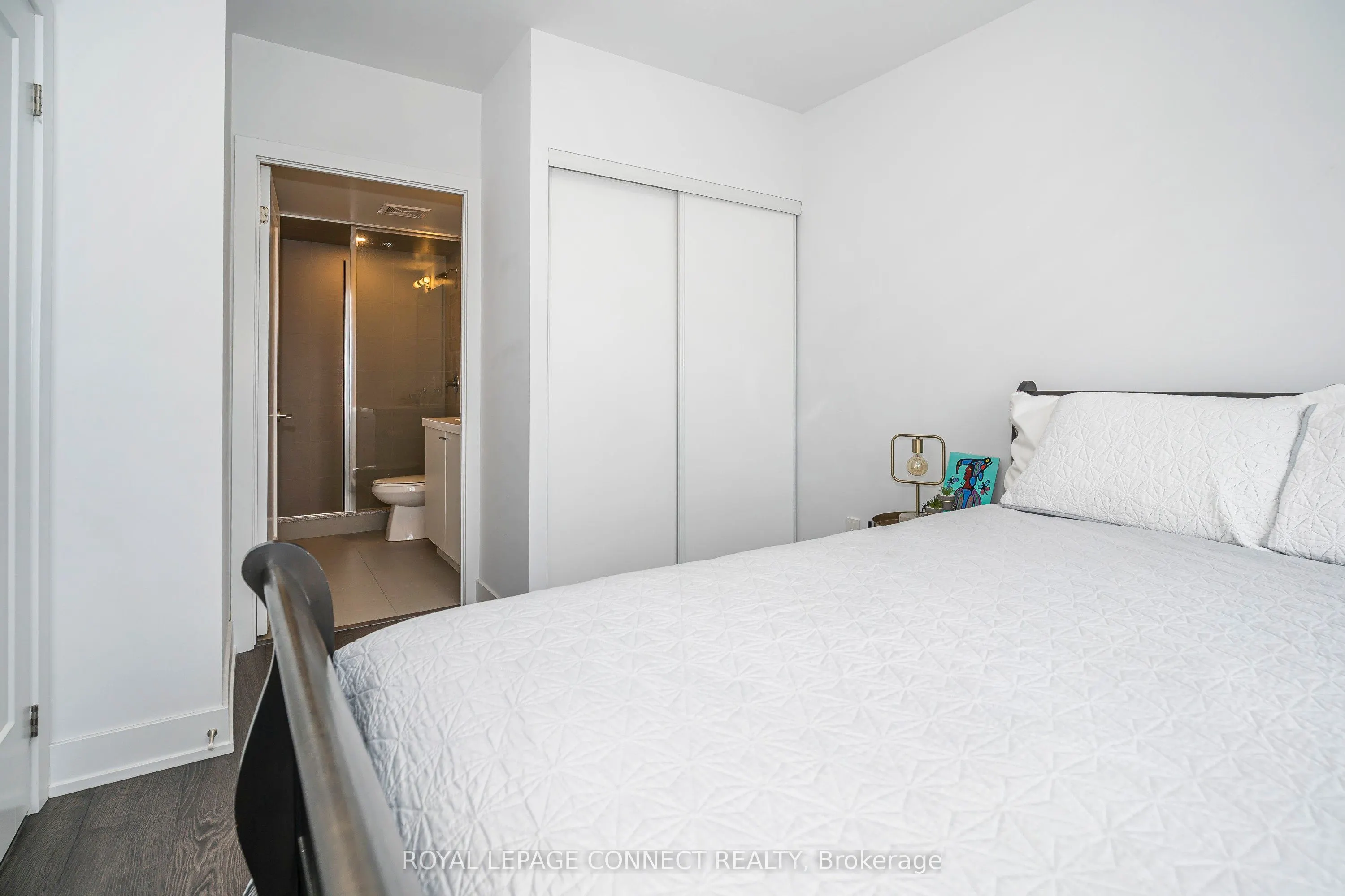 2550 Simcoe Street N, #718