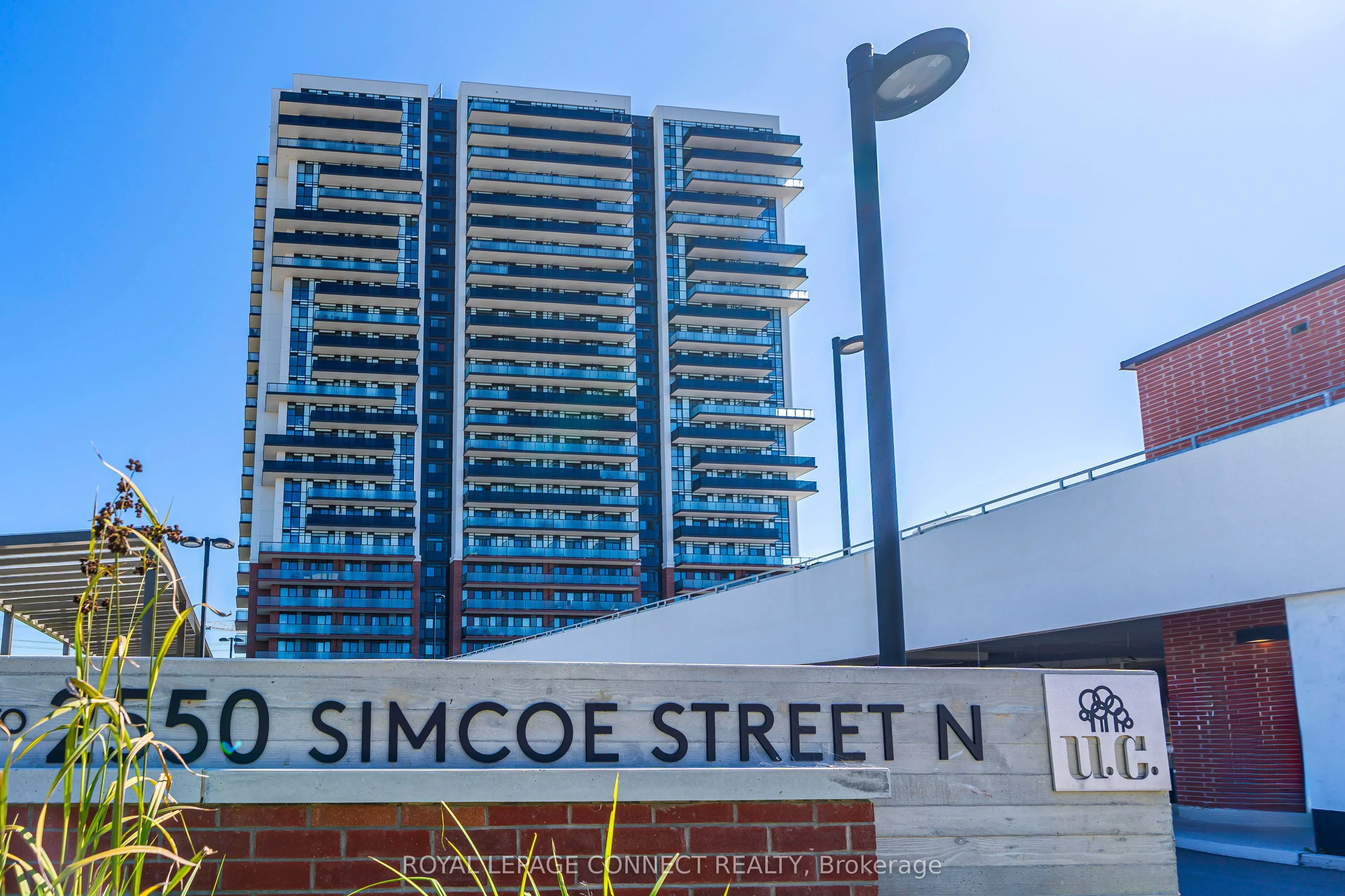 2550 Simcoe Street N, #718