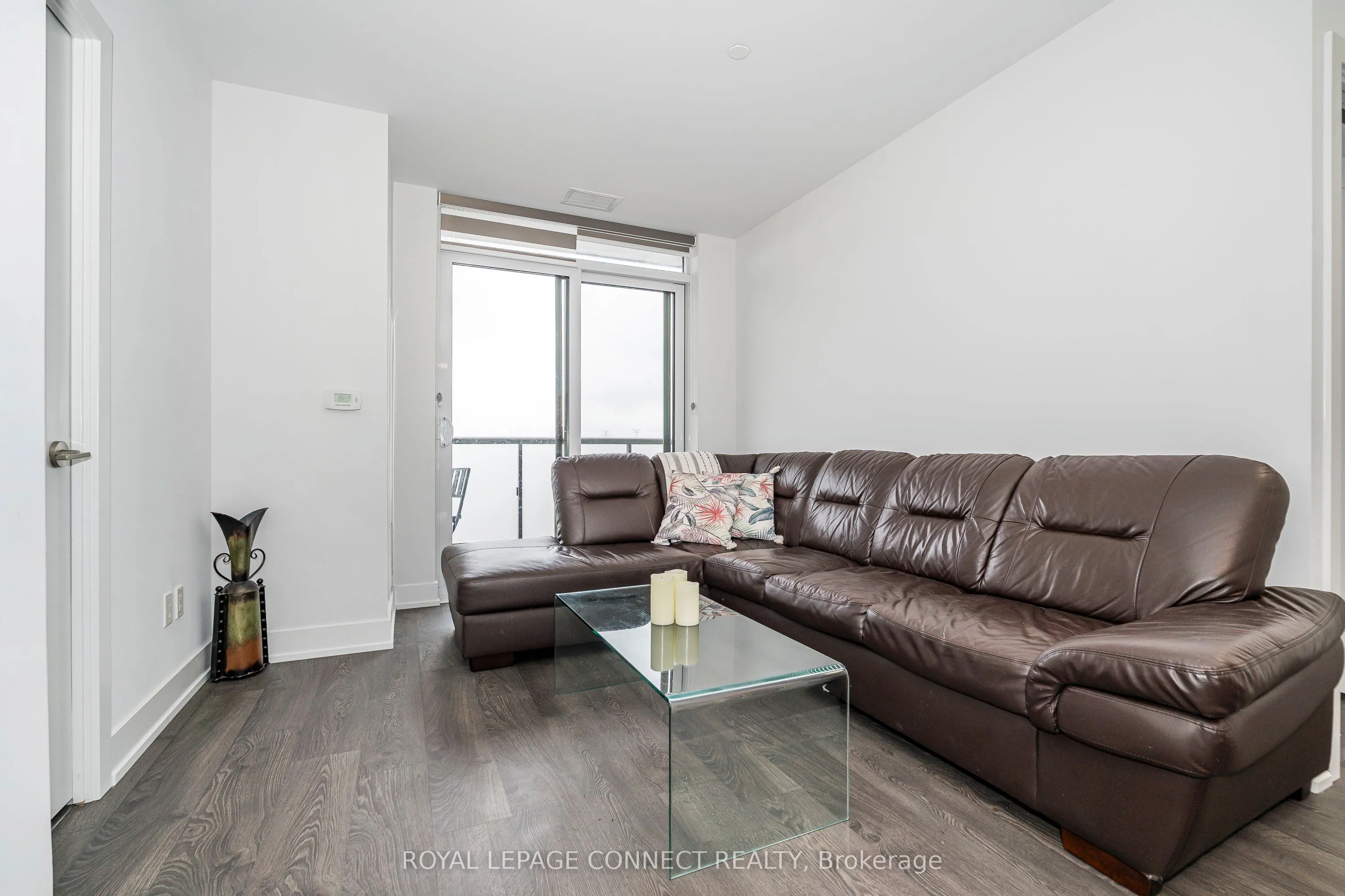 2550 Simcoe Street N, #718