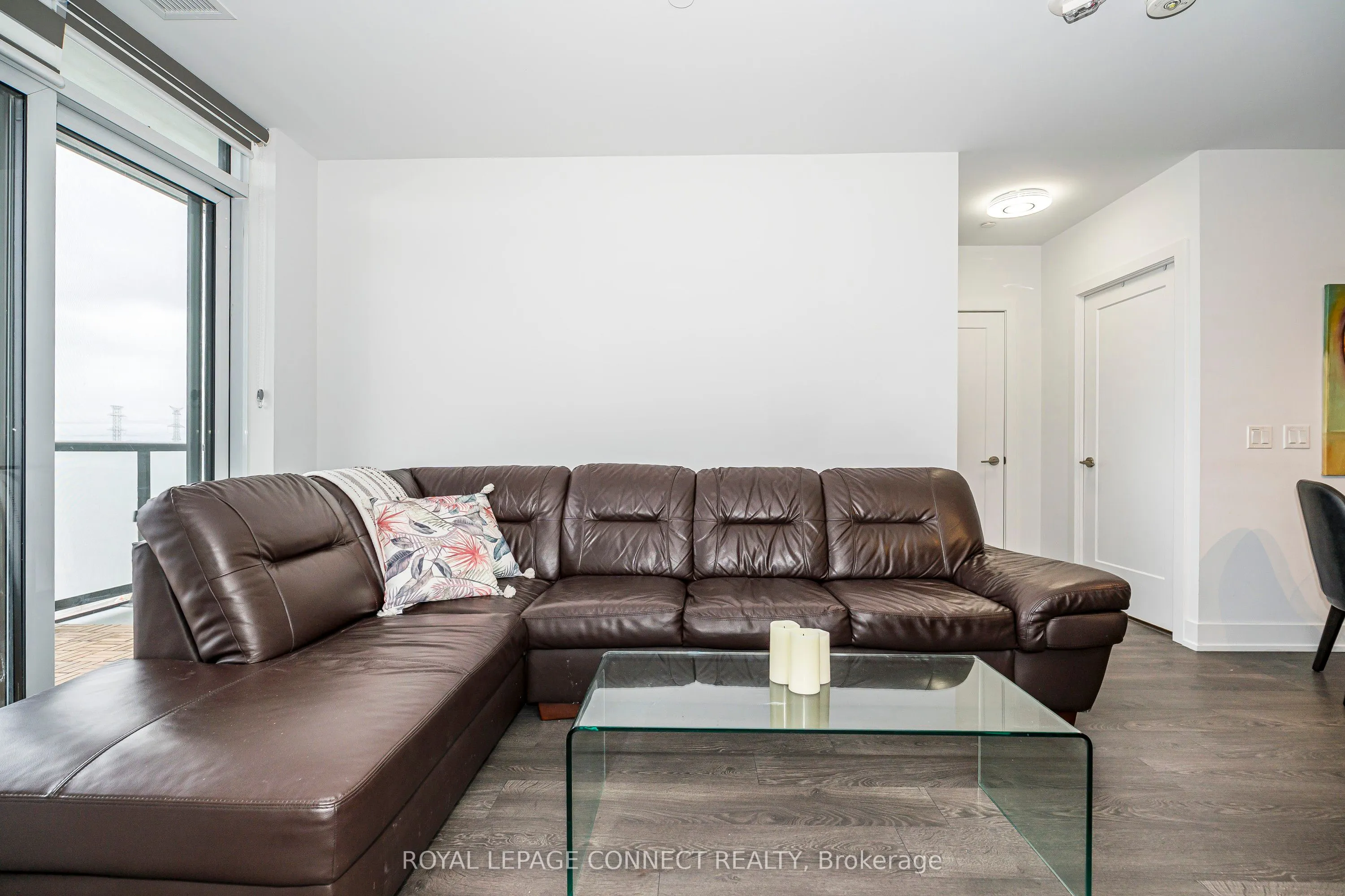 2550 Simcoe Street N, #718