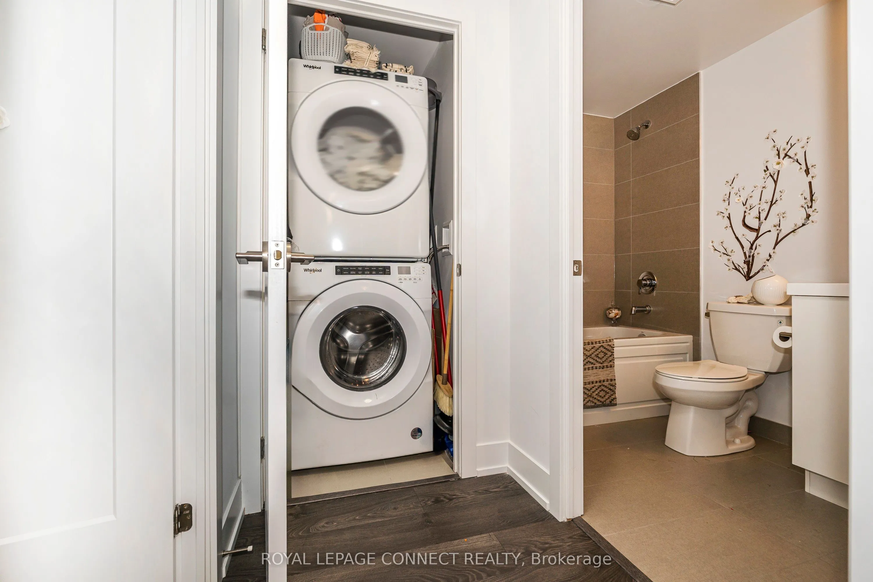 2550 Simcoe Street N, #718