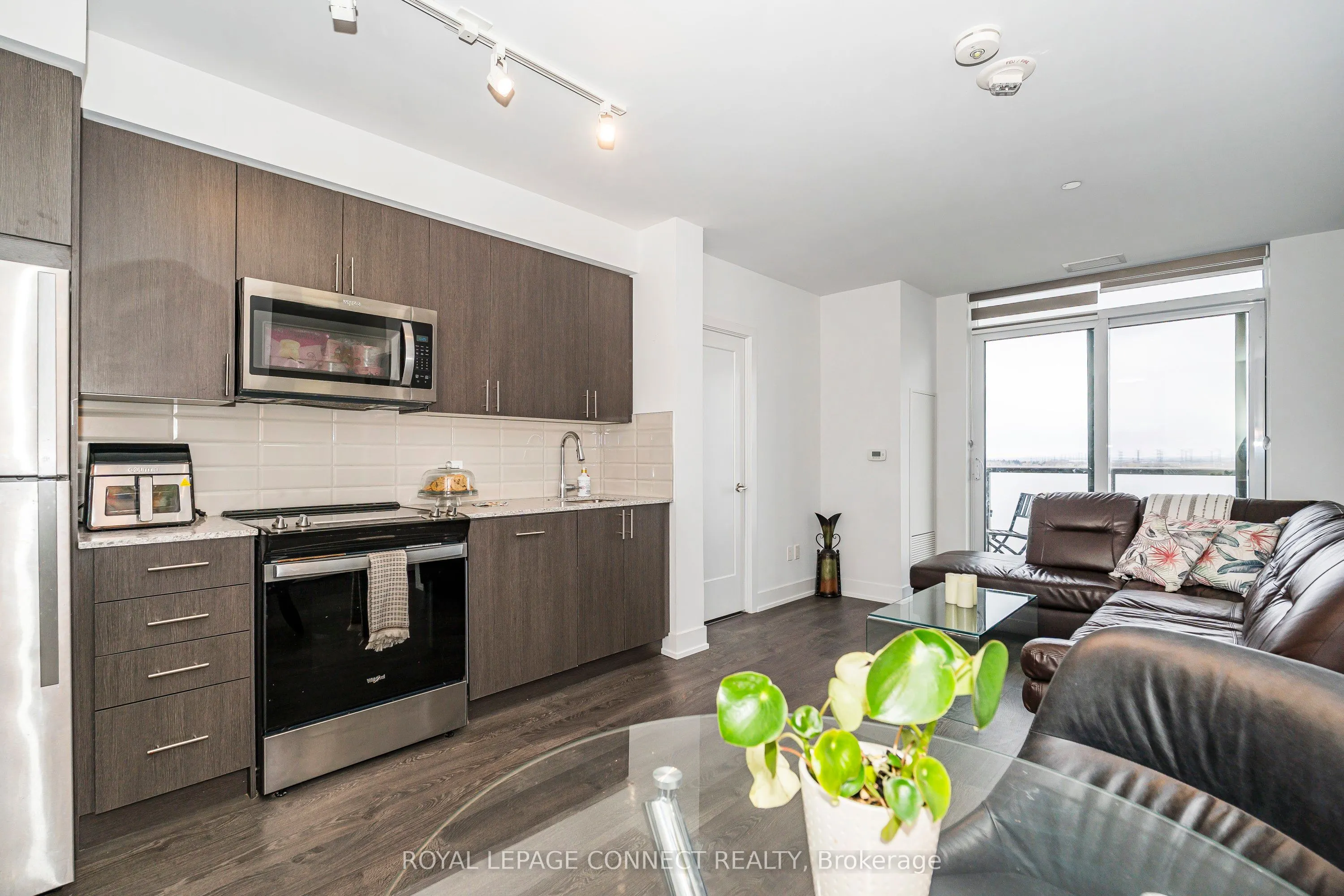 2550 Simcoe Street N, #718