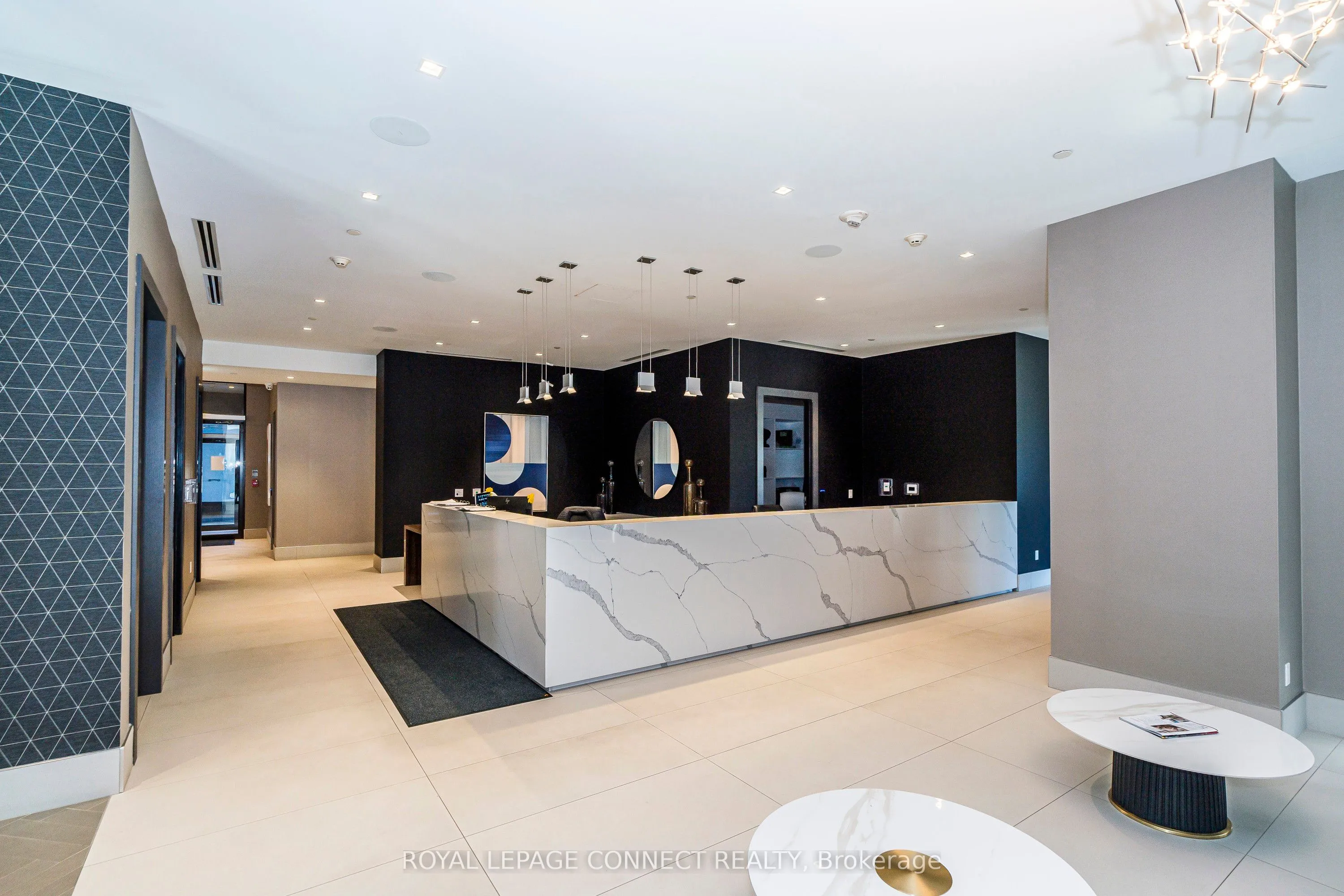 2550 Simcoe Street N, #718